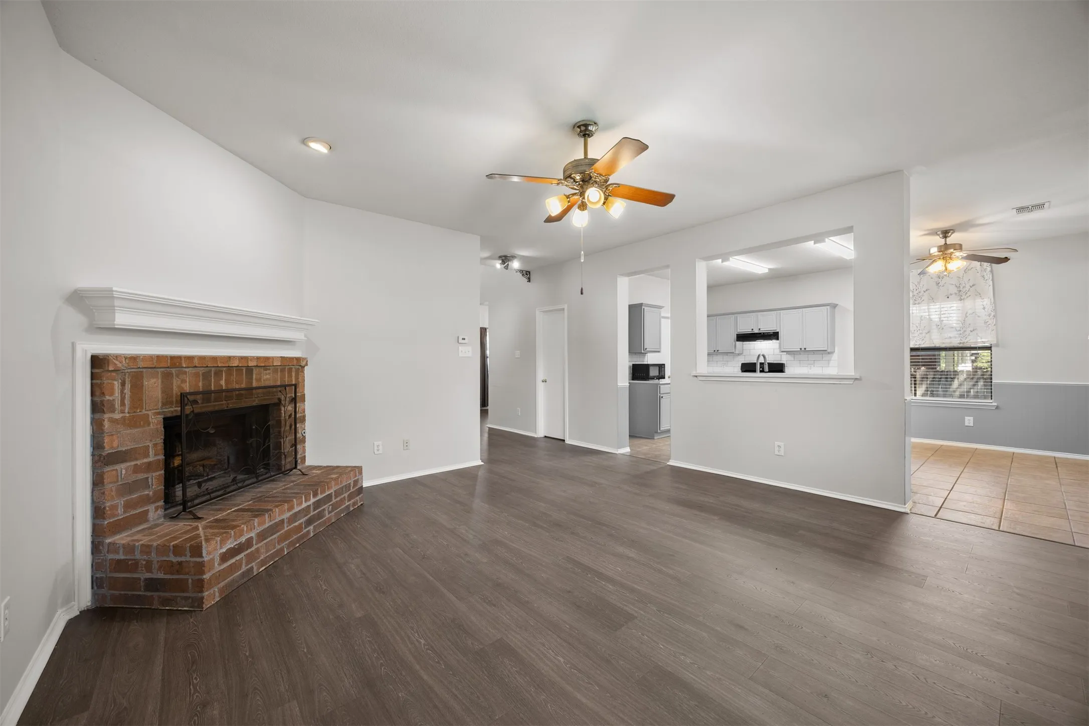 Single Family Residence For Sale in Collin County , 1100 Chesterfield Drive, Mc Kinney, Texas 75071, 3 Bedroom, 3 Bathroom, 2 Garage spaces, 2,176 Sqft, built in 2003, mls#21352676, Real Estate Agent in Mc Kinney, Homes For Sale in Collin county, Homes For Sale in Mc Kinney, Realtor in Mc Kinney Texas, Real Estate Brokerage Independent Realty Texas, Luminita Cordes Realtor