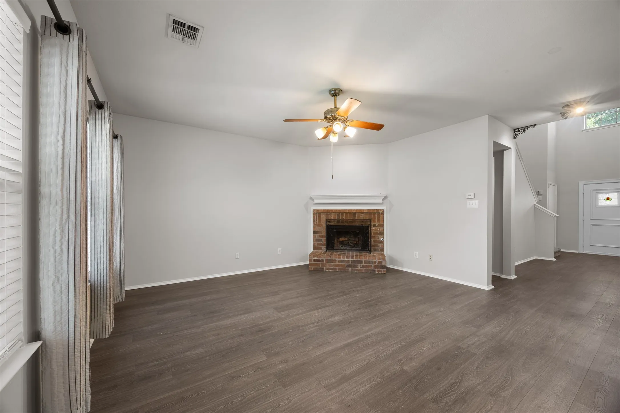 Single Family Residence For Sale in Collin County , 1100 Chesterfield Drive, Mc Kinney, Texas 75071, 3 Bedroom, 3 Bathroom, 2 Garage spaces, 2,176 Sqft, built in 2003, mls#21352676, Real Estate Agent in Mc Kinney, Homes For Sale in Collin county, Homes For Sale in Mc Kinney, Realtor in Mc Kinney Texas, Real Estate Brokerage Independent Realty Texas, Luminita Cordes Realtor