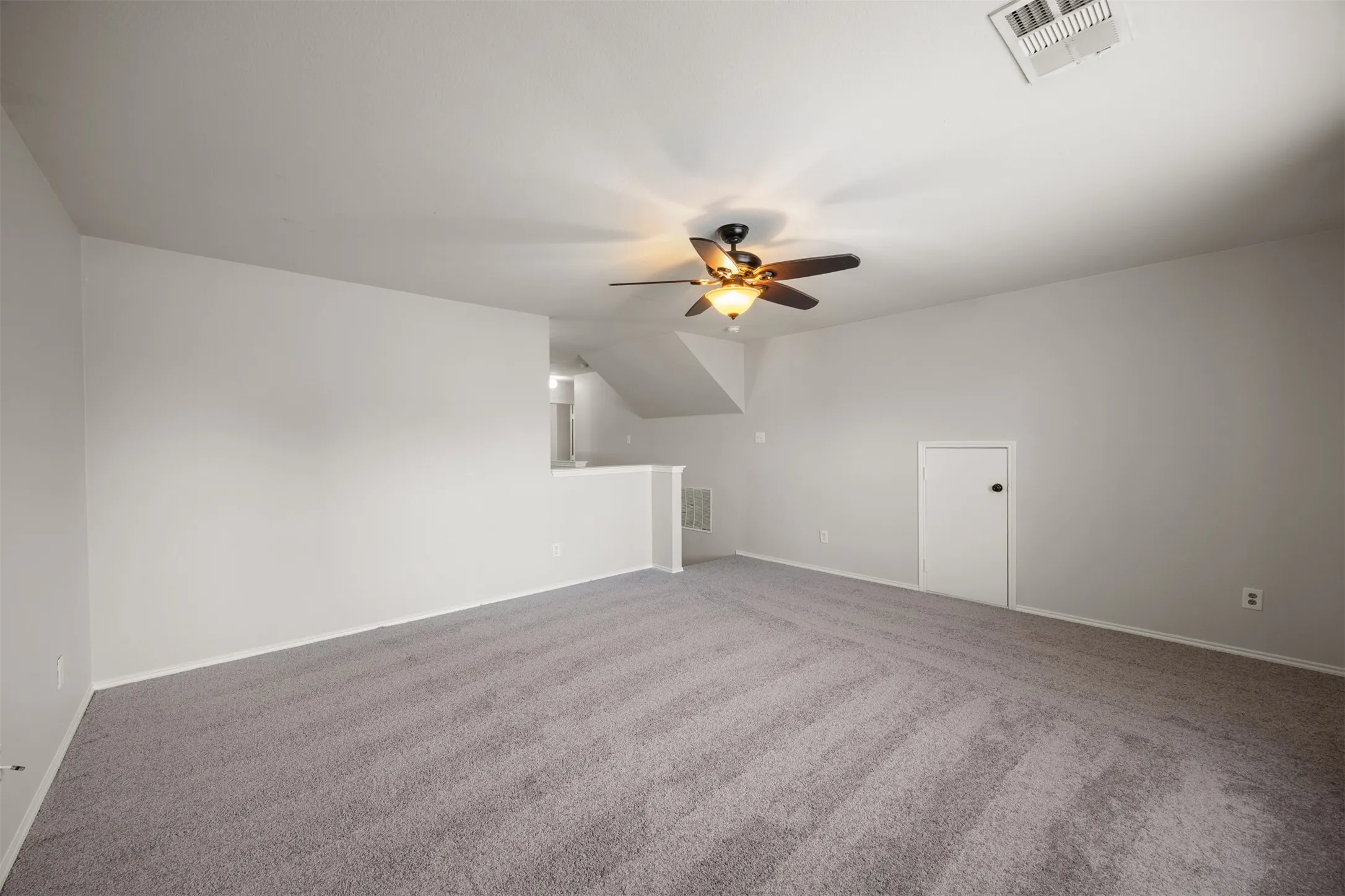 Single Family Residence For Sale in Collin County , 1100 Chesterfield Drive, Mc Kinney, Texas 75071, 3 Bedroom, 3 Bathroom, 2 Garage spaces, 2,176 Sqft, built in 2003, mls#21352676, Real Estate Agent in Mc Kinney, Homes For Sale in Collin county, Homes For Sale in Mc Kinney, Realtor in Mc Kinney Texas, Real Estate Brokerage Independent Realty Texas, Luminita Cordes Realtor