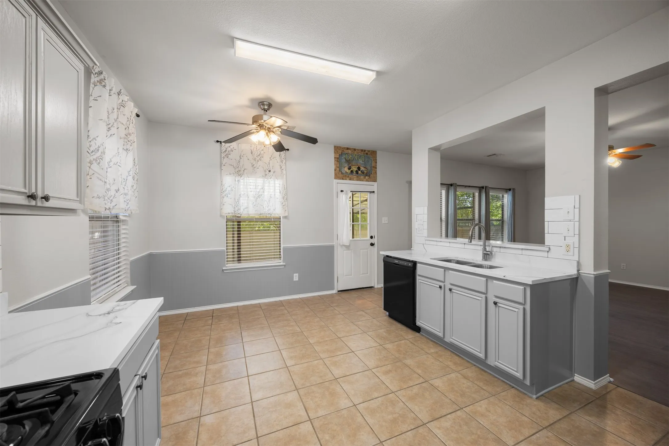 Single Family Residence For Sale in Collin County , 1100 Chesterfield Drive, Mc Kinney, Texas 75071, 3 Bedroom, 3 Bathroom, 2 Garage spaces, 2,176 Sqft, built in 2003, mls#21352676, Real Estate Agent in Mc Kinney, Homes For Sale in Collin county, Homes For Sale in Mc Kinney, Realtor in Mc Kinney Texas, Real Estate Brokerage Independent Realty Texas, Luminita Cordes Realtor