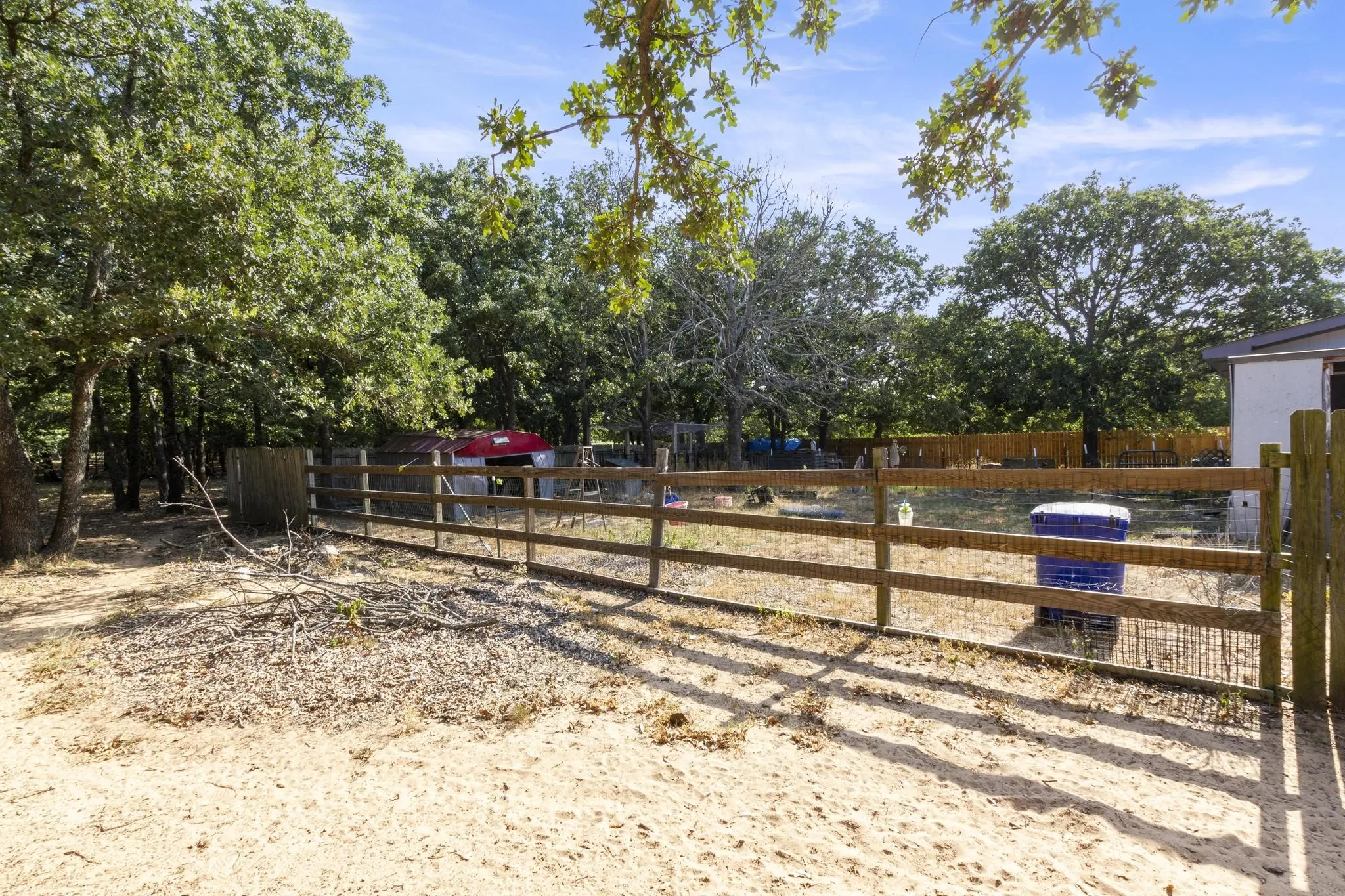 Single Family Residence For Sale in Cooke County , 313 Hogan Lane, Whitesboro, Texas 76273, 3 Bedroom, 2 Bathroom, Garage spaces, 1,232 Sqft, built in 1996, mls#21348731, Real Estate Agent in Whitesboro, Homes For Sale in Cooke county, Homes For Sale in Whitesboro, Realtor in Whitesboro Texas, Real Estate Brokerage Independent Realty Texas, Luminita Cordes Realtor