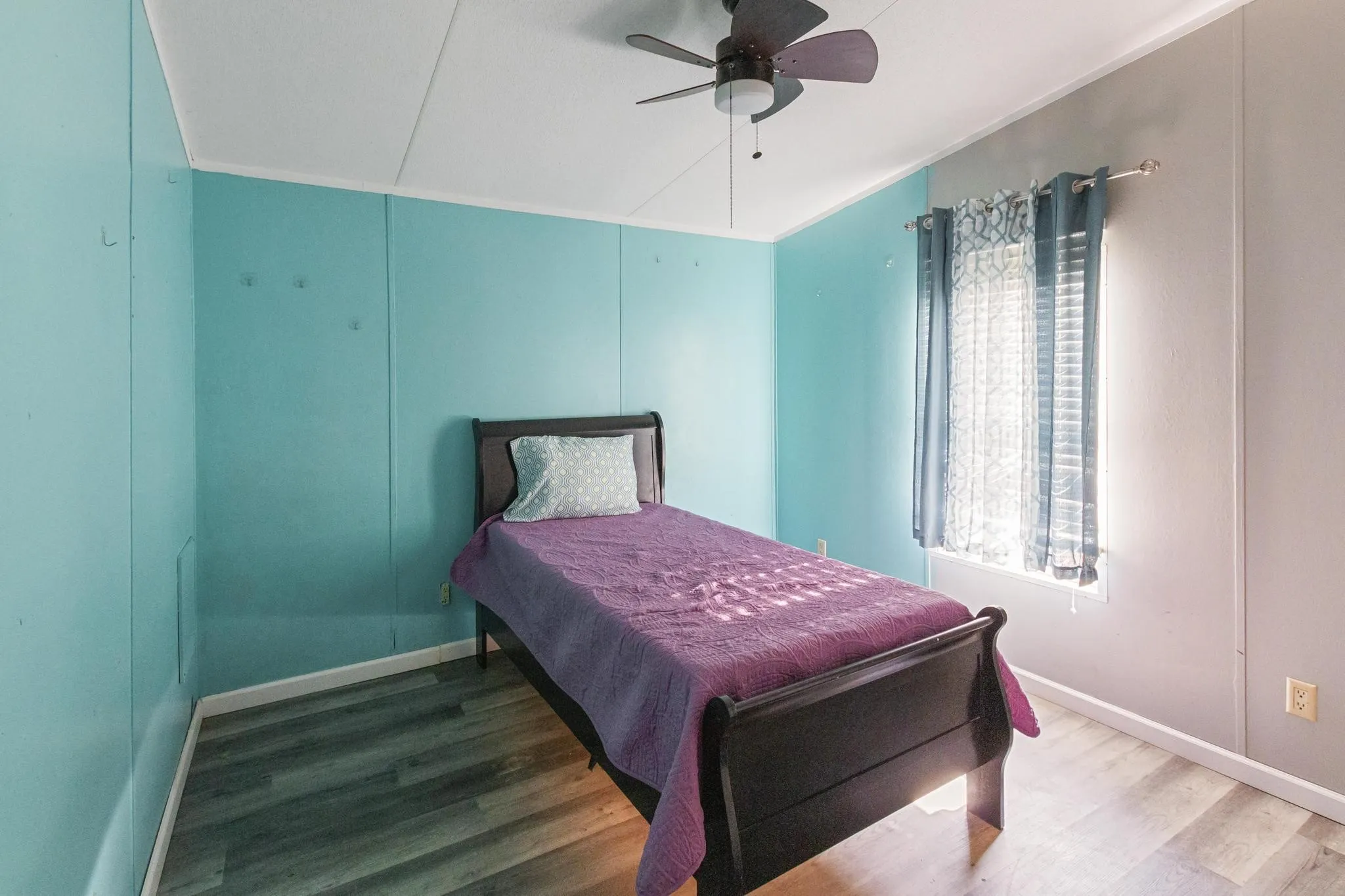 Single Family Residence For Sale in Cooke County , 313 Hogan Lane, Whitesboro, Texas 76273, 3 Bedroom, 2 Bathroom, Garage spaces, 1,232 Sqft, built in 1996, mls#21348731, Real Estate Agent in Whitesboro, Homes For Sale in Cooke county, Homes For Sale in Whitesboro, Realtor in Whitesboro Texas, Real Estate Brokerage Independent Realty Texas, Luminita Cordes Realtor