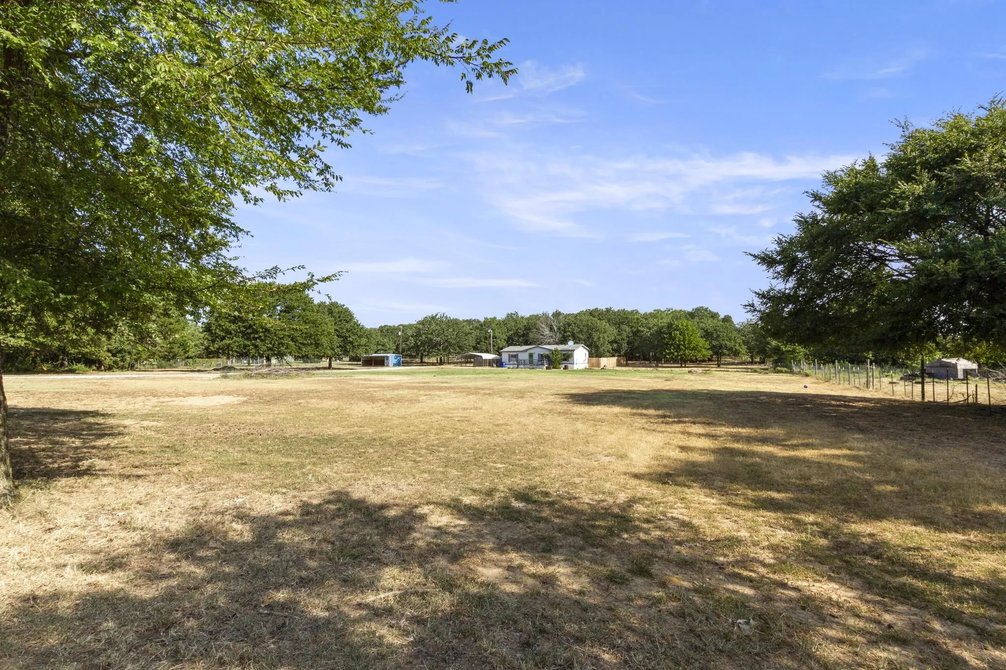 Single Family Residence For Sale in Cooke County , 313 Hogan Lane, Whitesboro, Texas 76273, 3 Bedroom, 2 Bathroom, Garage spaces, 1,232 Sqft, built in 1996, mls#21348731, Real Estate Agent in Whitesboro, Homes For Sale in Cooke county, Homes For Sale in Whitesboro, Realtor in Whitesboro Texas, Real Estate Brokerage Independent Realty Texas, Luminita Cordes Realtor