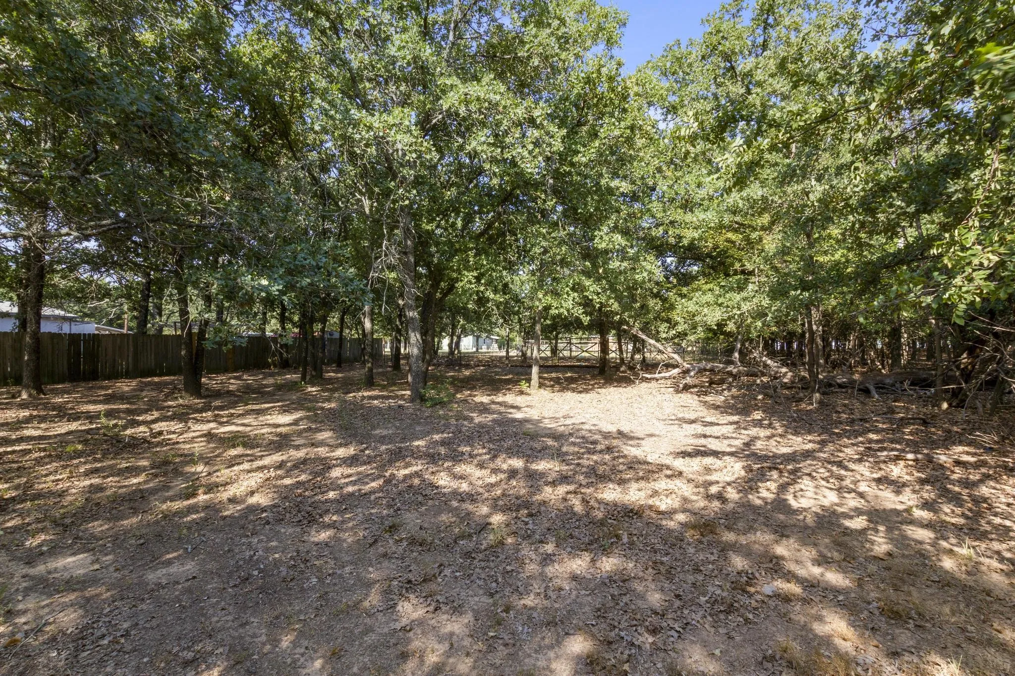 Single Family Residence For Sale in Cooke County , 313 Hogan Lane, Whitesboro, Texas 76273, 3 Bedroom, 2 Bathroom, Garage spaces, 1,232 Sqft, built in 1996, mls#21348731, Real Estate Agent in Whitesboro, Homes For Sale in Cooke county, Homes For Sale in Whitesboro, Realtor in Whitesboro Texas, Real Estate Brokerage Independent Realty Texas, Luminita Cordes Realtor