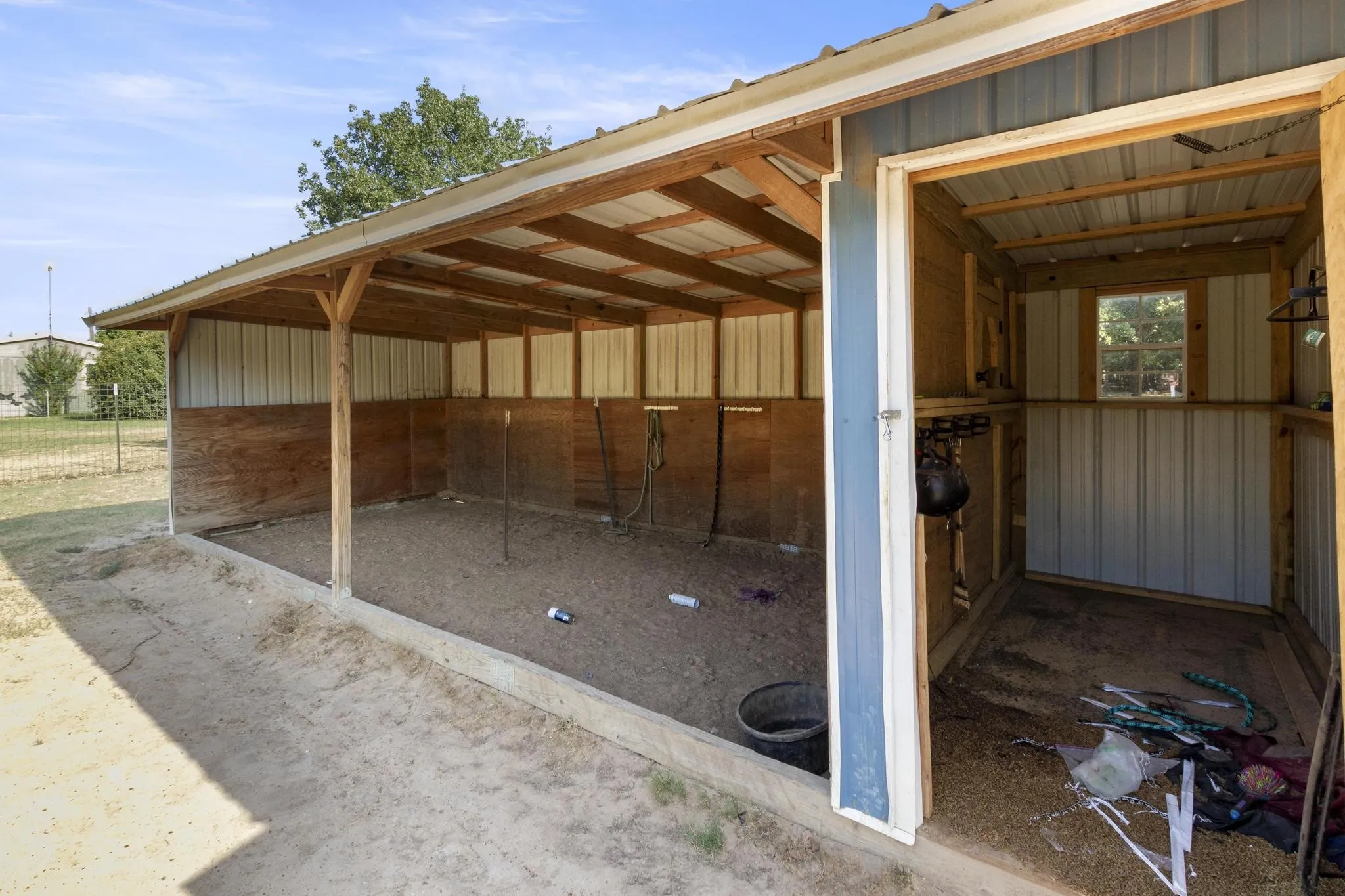 Single Family Residence For Sale in Cooke County , 313 Hogan Lane, Whitesboro, Texas 76273, 3 Bedroom, 2 Bathroom, Garage spaces, 1,232 Sqft, built in 1996, mls#21348731, Real Estate Agent in Whitesboro, Homes For Sale in Cooke county, Homes For Sale in Whitesboro, Realtor in Whitesboro Texas, Real Estate Brokerage Independent Realty Texas, Luminita Cordes Realtor
