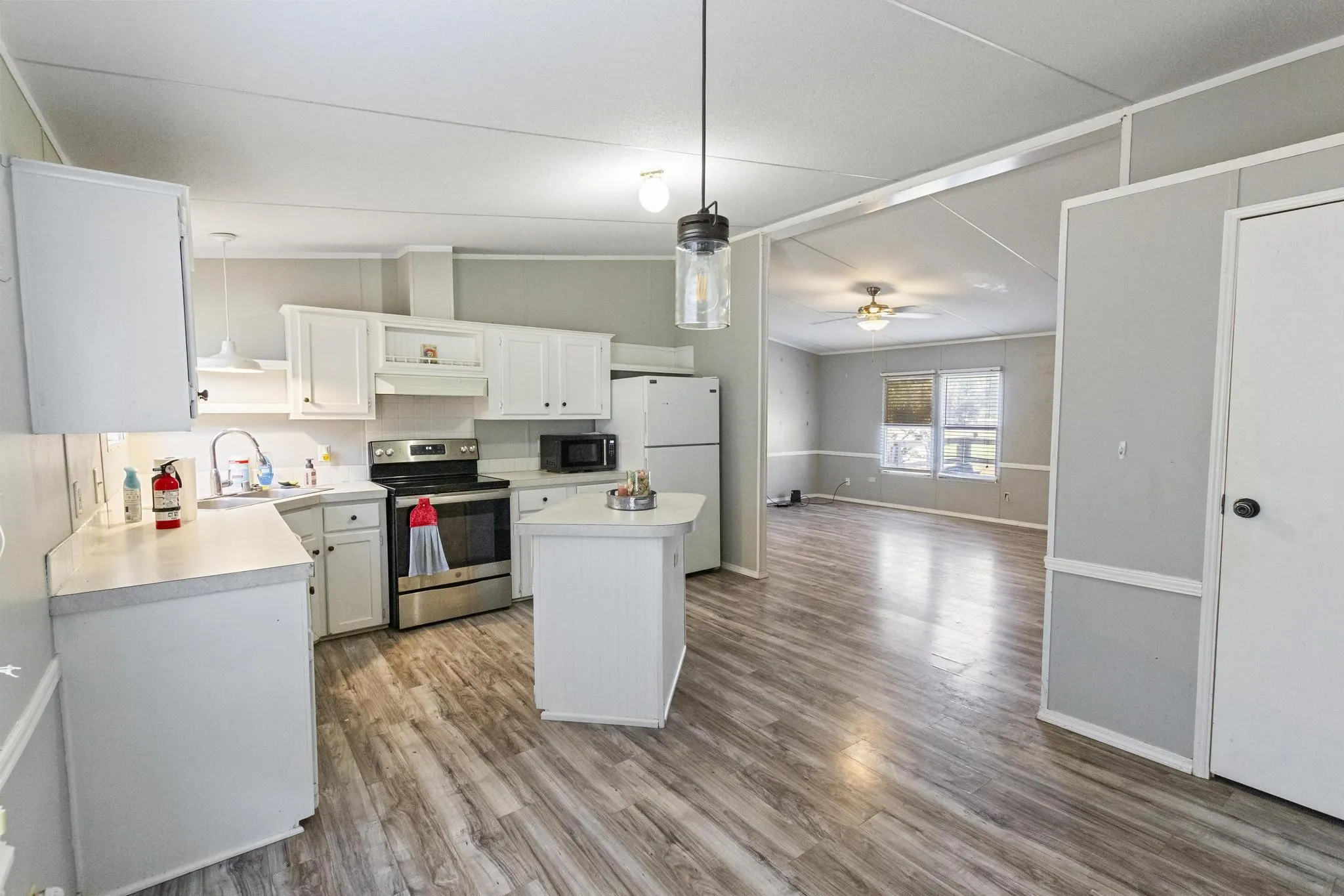 Single Family Residence For Sale in Cooke County , 313 Hogan Lane, Whitesboro, Texas 76273, 3 Bedroom, 2 Bathroom, Garage spaces, 1,232 Sqft, built in 1996, mls#21348731, Real Estate Agent in Whitesboro, Homes For Sale in Cooke county, Homes For Sale in Whitesboro, Realtor in Whitesboro Texas, Real Estate Brokerage Independent Realty Texas, Luminita Cordes Realtor