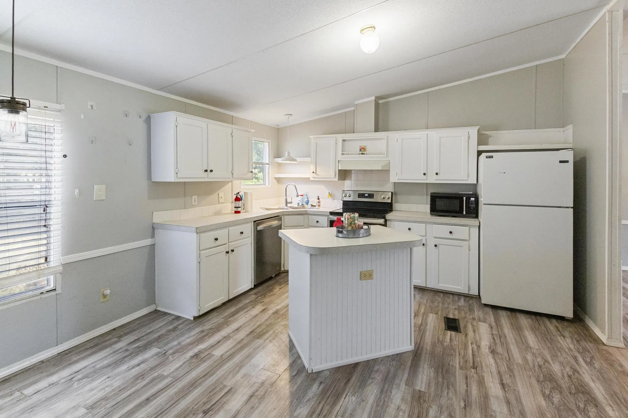 Single Family Residence For Sale in Cooke County , 313 Hogan Lane, Whitesboro, Texas 76273, 3 Bedroom, 2 Bathroom, Garage spaces, 1,232 Sqft, built in 1996, mls#21348731, Real Estate Agent in Whitesboro, Homes For Sale in Cooke county, Homes For Sale in Whitesboro, Realtor in Whitesboro Texas, Real Estate Brokerage Independent Realty Texas, Luminita Cordes Realtor