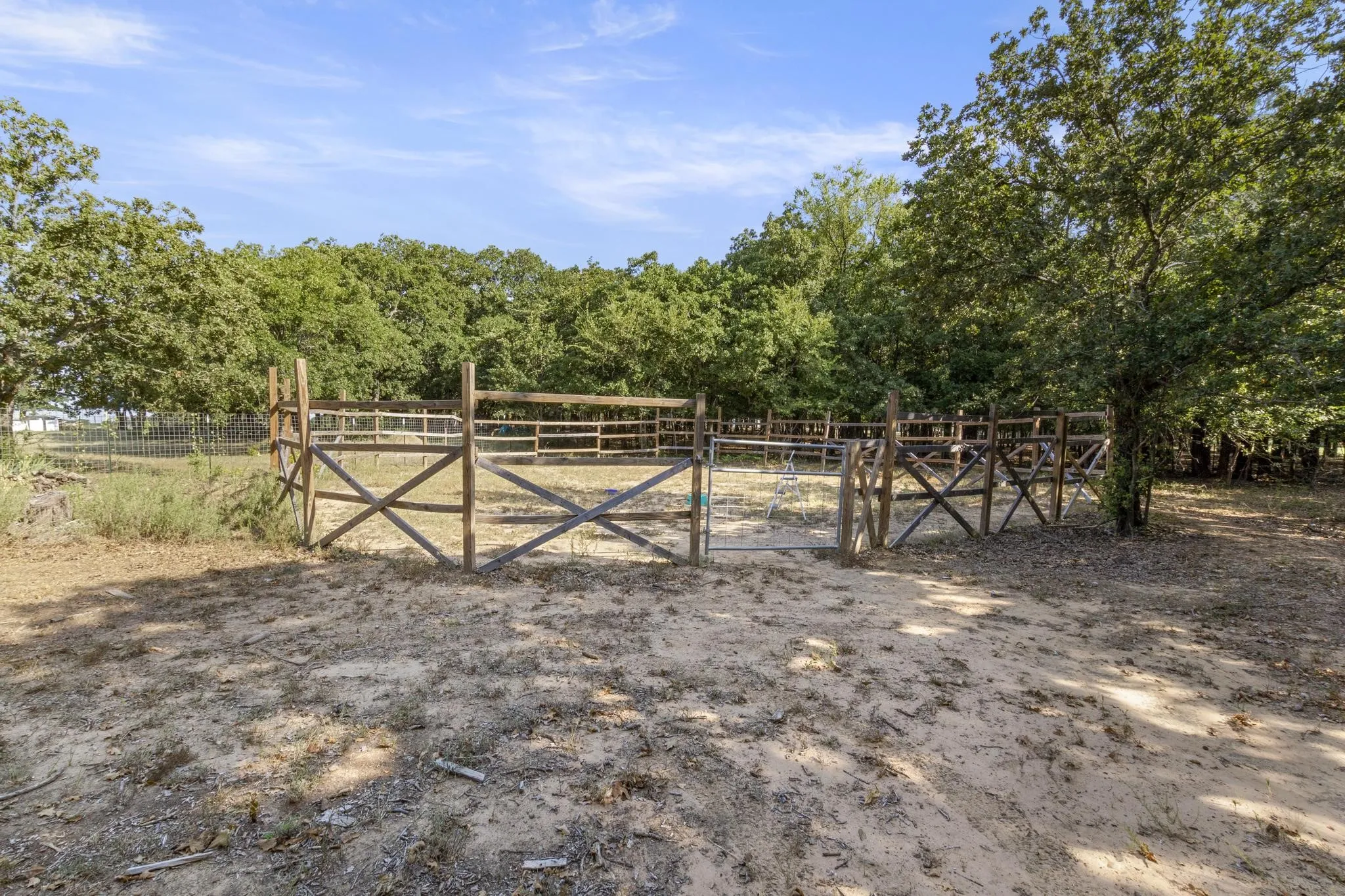 Single Family Residence For Sale in Cooke County , 313 Hogan Lane, Whitesboro, Texas 76273, 3 Bedroom, 2 Bathroom, Garage spaces, 1,232 Sqft, built in 1996, mls#21348731, Real Estate Agent in Whitesboro, Homes For Sale in Cooke county, Homes For Sale in Whitesboro, Realtor in Whitesboro Texas, Real Estate Brokerage Independent Realty Texas, Luminita Cordes Realtor