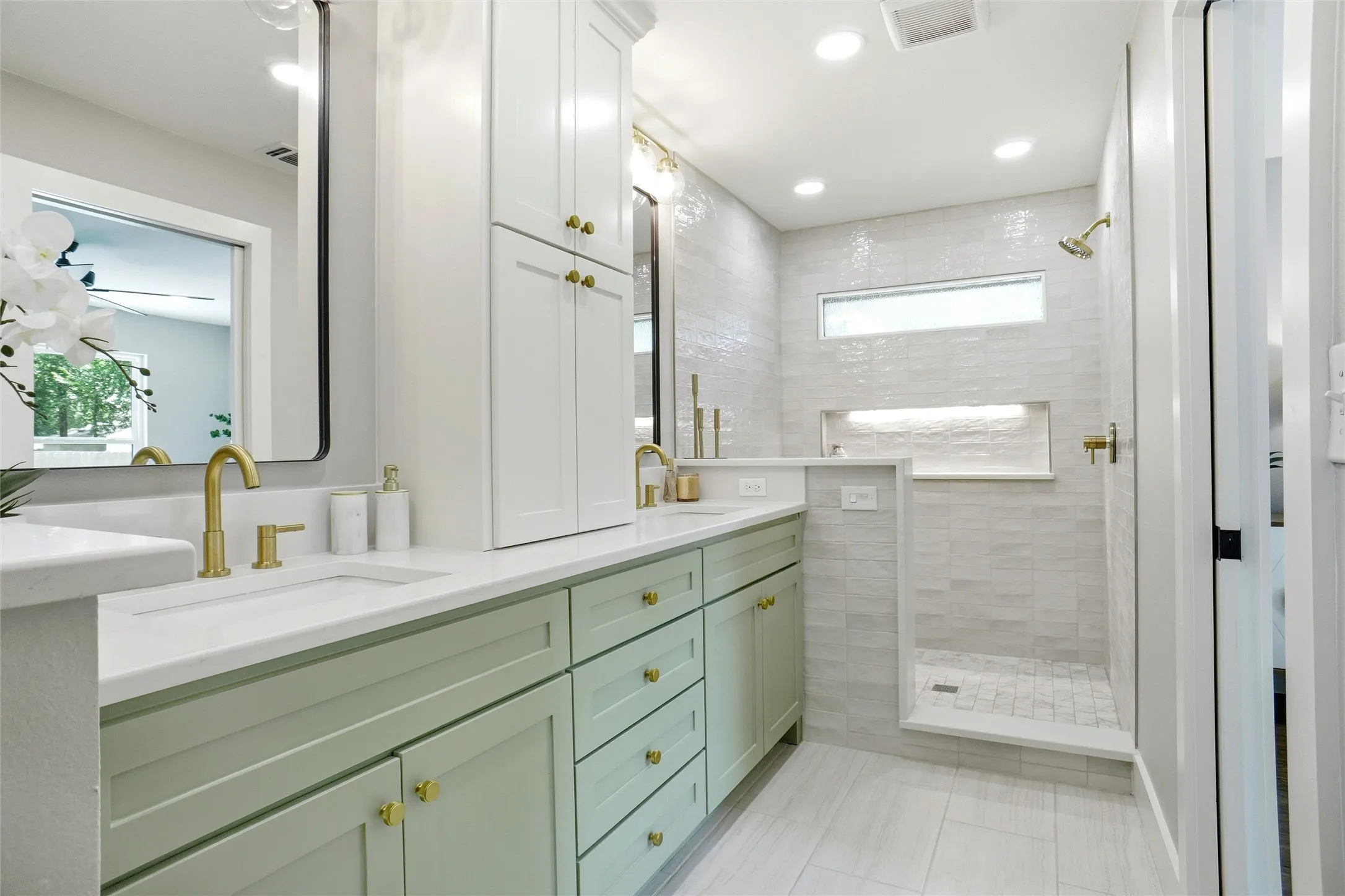Single Family Residence For Sale in Tarrant County , 5452 Santa Barbara Avenue, Fort Worth, Texas 76114, 4 Bedroom, 3 Bathroom, Garage spaces, 1,806 Sqft, built in 1956, mls#21357003, Real Estate Agent in Fort Worth, Homes For Sale in Tarrant county, Homes For Sale in Fort Worth, Realtor in Fort Worth Texas, Real Estate Brokerage Independent Realty Texas, Luminita Cordes Realtor