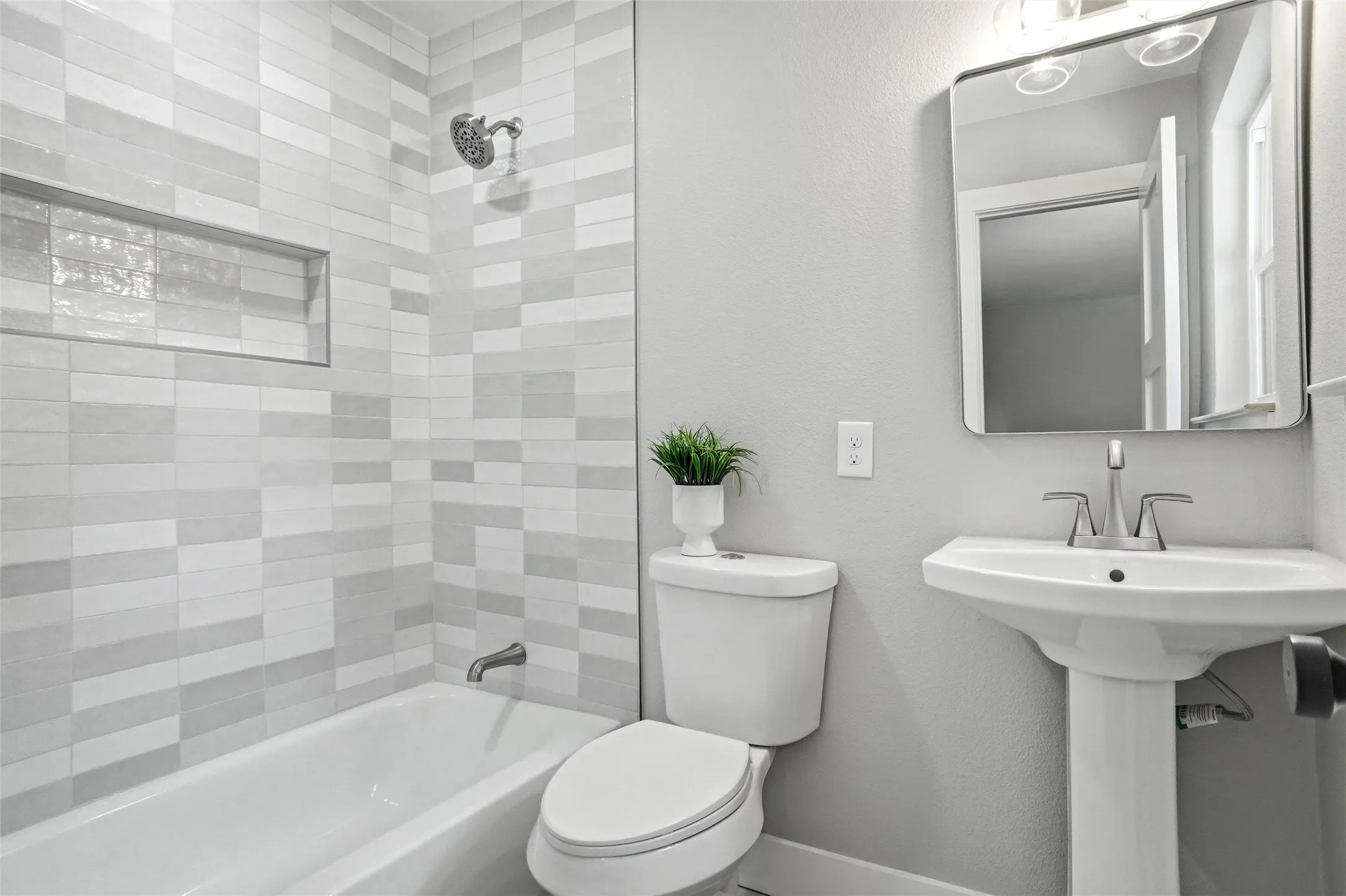 Single Family Residence For Sale in Tarrant County , 5452 Santa Barbara Avenue, Fort Worth, Texas 76114, 4 Bedroom, 3 Bathroom, Garage spaces, 1,806 Sqft, built in 1956, mls#21357003, Real Estate Agent in Fort Worth, Homes For Sale in Tarrant county, Homes For Sale in Fort Worth, Realtor in Fort Worth Texas, Real Estate Brokerage Independent Realty Texas, Luminita Cordes Realtor