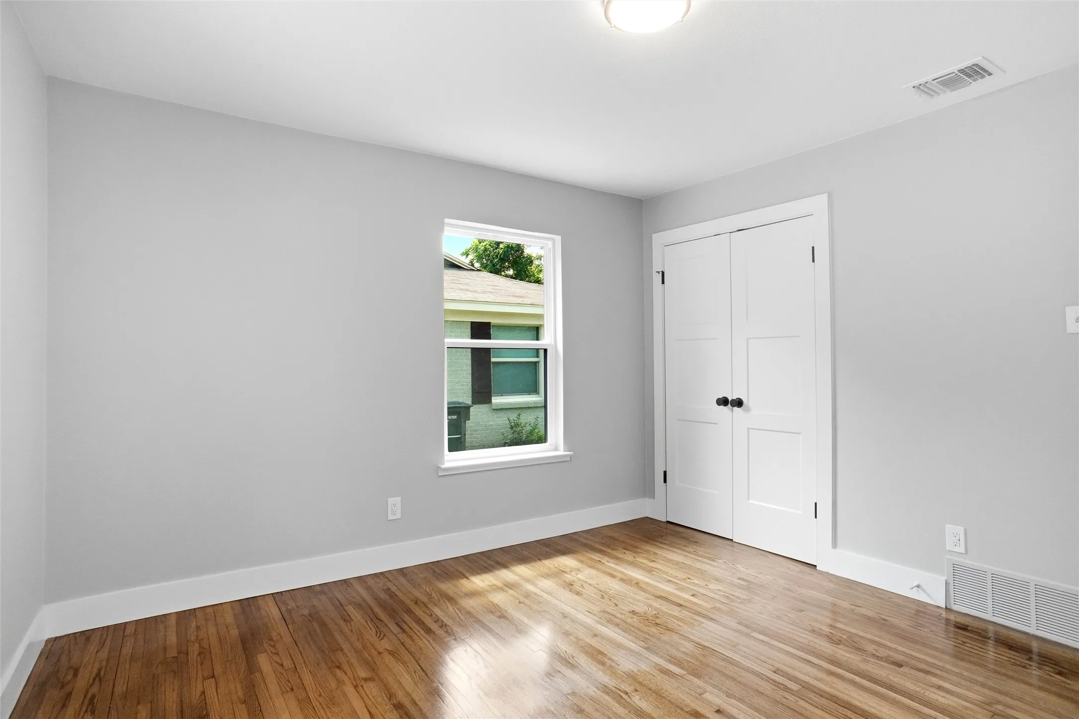 Single Family Residence For Sale in Tarrant County , 5452 Santa Barbara Avenue, Fort Worth, Texas 76114, 4 Bedroom, 3 Bathroom, Garage spaces, 1,806 Sqft, built in 1956, mls#21357003, Real Estate Agent in Fort Worth, Homes For Sale in Tarrant county, Homes For Sale in Fort Worth, Realtor in Fort Worth Texas, Real Estate Brokerage Independent Realty Texas, Luminita Cordes Realtor