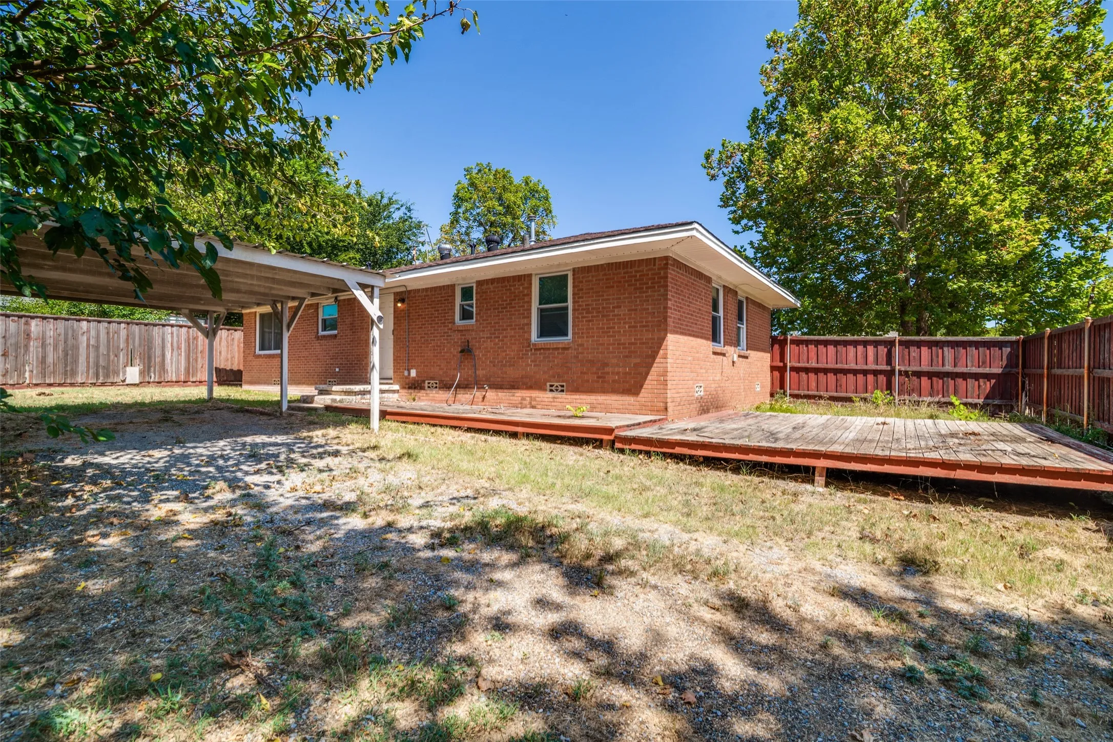 Single Family Residence For Sale in Grayson County , 203 W College Street, Whitewright, Texas 75491, 3 Bedroom, 1 Bathroom, Garage spaces, 1,150 Sqft, built in 1950, mls#21350060, Real Estate Agent in Whitewright, Homes For Sale in Grayson county, Homes For Sale in Whitewright, Realtor in Whitewright Texas, Real Estate Brokerage Independent Realty Texas, Luminita Cordes Realtor