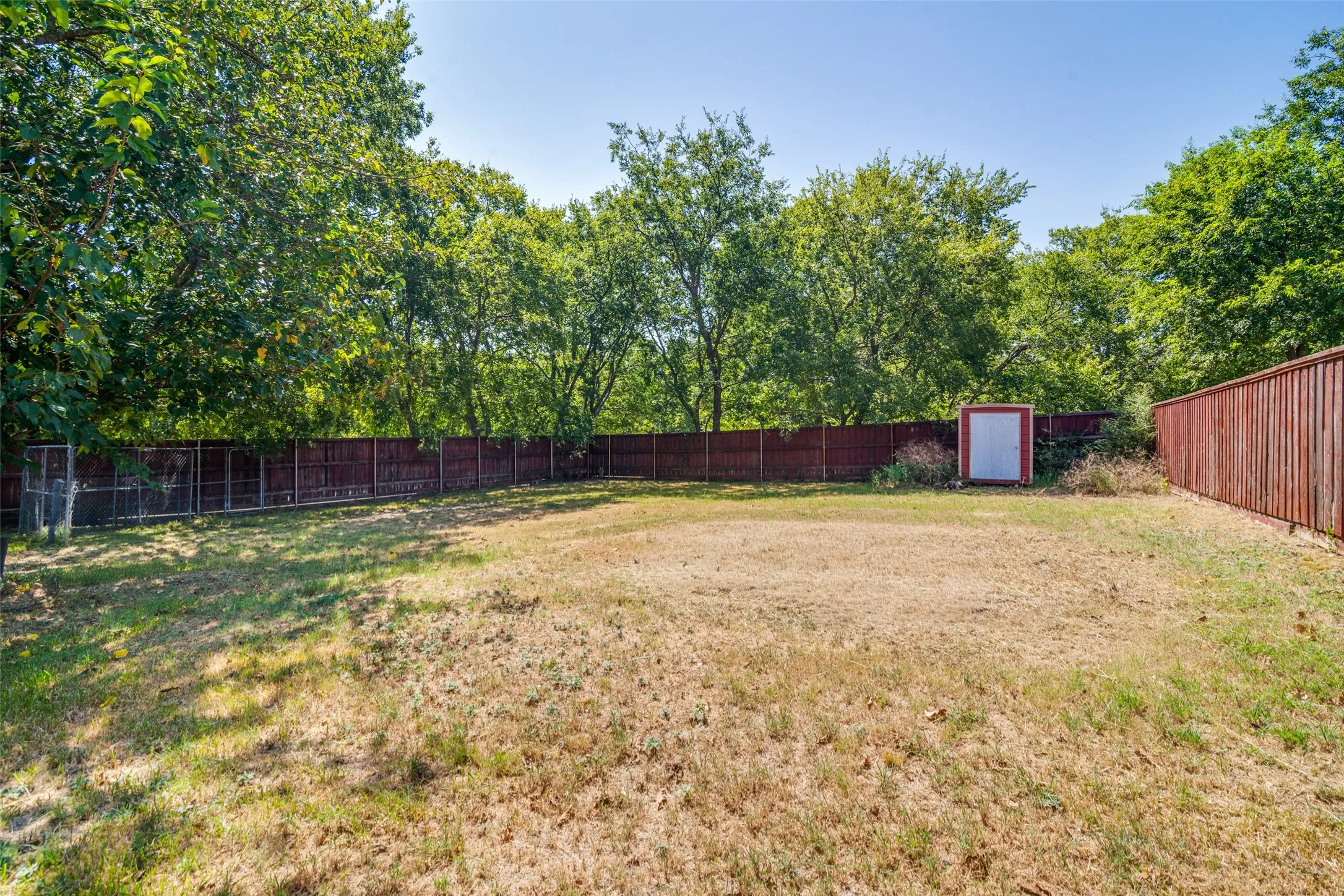 Single Family Residence For Sale in Grayson County , 203 W College Street, Whitewright, Texas 75491, 3 Bedroom, 1 Bathroom, Garage spaces, 1,150 Sqft, built in 1950, mls#21350060, Real Estate Agent in Whitewright, Homes For Sale in Grayson county, Homes For Sale in Whitewright, Realtor in Whitewright Texas, Real Estate Brokerage Independent Realty Texas, Luminita Cordes Realtor