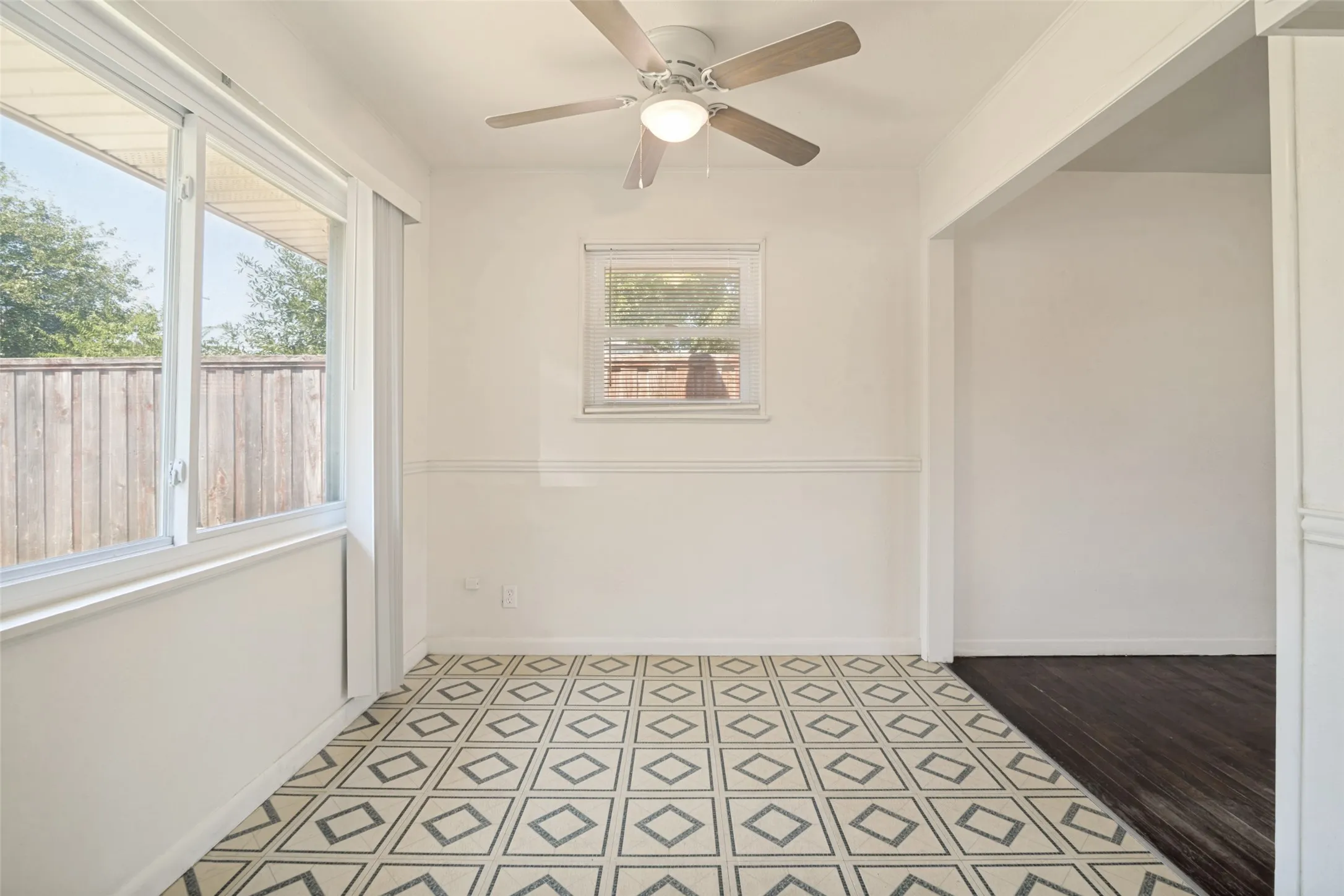 Single Family Residence For Sale in Grayson County , 203 W College Street, Whitewright, Texas 75491, 3 Bedroom, 1 Bathroom, Garage spaces, 1,150 Sqft, built in 1950, mls#21350060, Real Estate Agent in Whitewright, Homes For Sale in Grayson county, Homes For Sale in Whitewright, Realtor in Whitewright Texas, Real Estate Brokerage Independent Realty Texas, Luminita Cordes Realtor