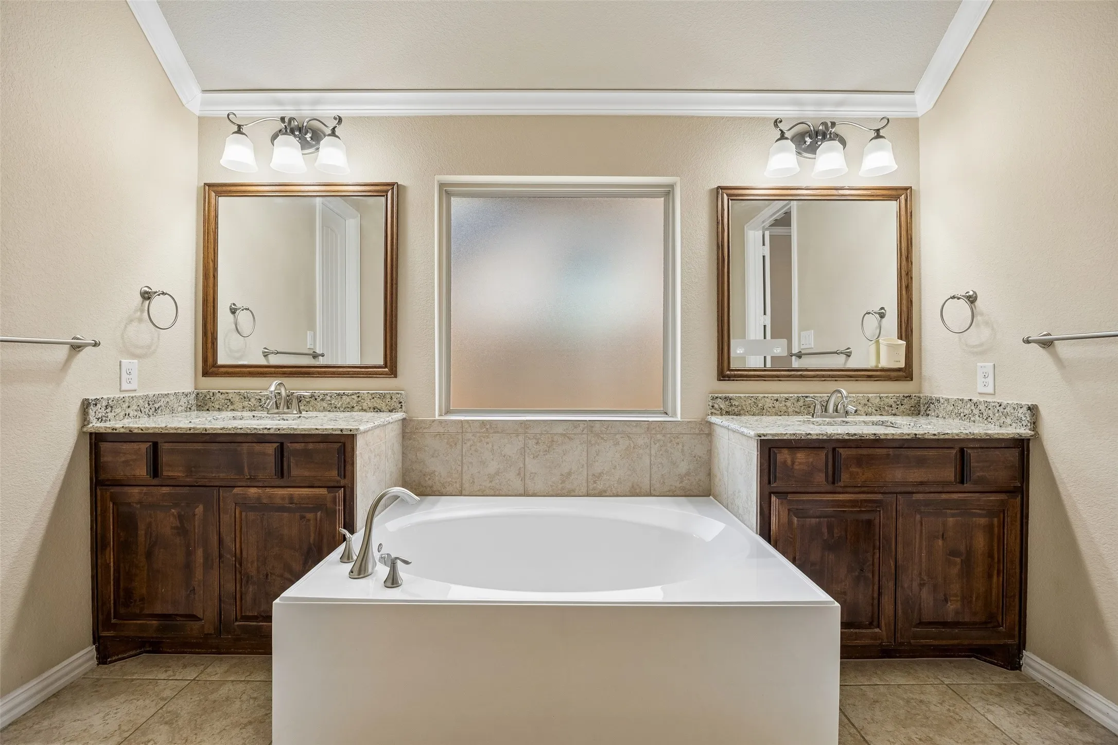 Single Family Residence For Sale in Denton County , 338 Wyndale Drive, Lewisville, Texas 75056, 4 Bedroom, 3 Bathroom, 2 Garage spaces, 2,170 Sqft, built in 2015, mls#21348346, Real Estate Agent in Lewisville, Homes For Sale in Denton county, Homes For Sale in Lewisville, Realtor in Lewisville Texas, Real Estate Brokerage Independent Realty Texas, Luminita Cordes Realtor