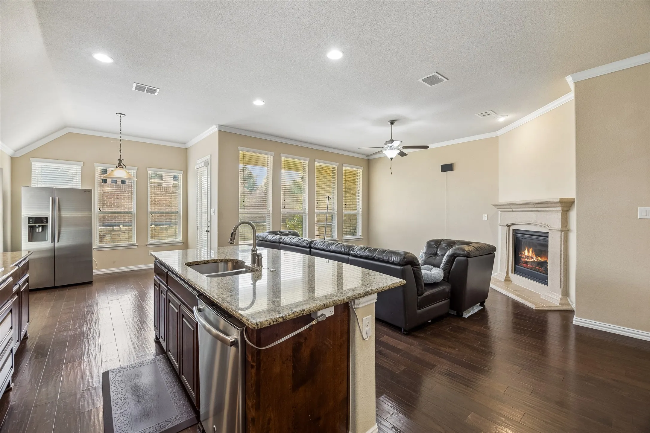 Single Family Residence For Sale in Denton County , 338 Wyndale Drive, Lewisville, Texas 75056, 4 Bedroom, 3 Bathroom, 2 Garage spaces, 2,170 Sqft, built in 2015, mls#21348346, Real Estate Agent in Lewisville, Homes For Sale in Denton county, Homes For Sale in Lewisville, Realtor in Lewisville Texas, Real Estate Brokerage Independent Realty Texas, Luminita Cordes Realtor