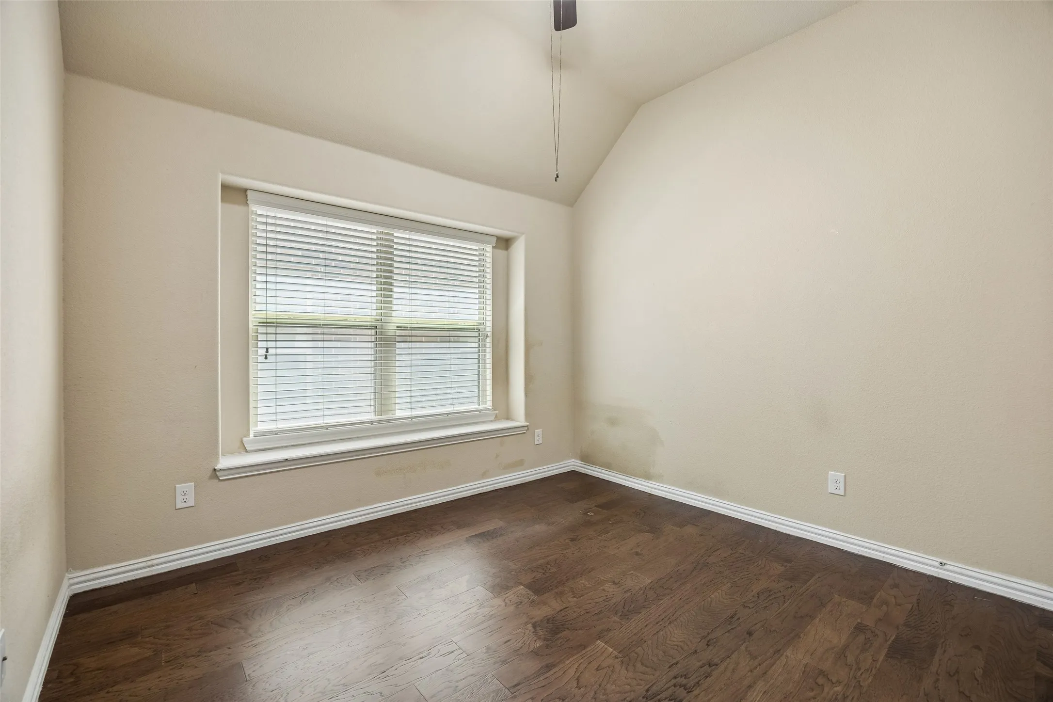 Single Family Residence For Sale in Denton County , 338 Wyndale Drive, Lewisville, Texas 75056, 4 Bedroom, 3 Bathroom, 2 Garage spaces, 2,170 Sqft, built in 2015, mls#21348346, Real Estate Agent in Lewisville, Homes For Sale in Denton county, Homes For Sale in Lewisville, Realtor in Lewisville Texas, Real Estate Brokerage Independent Realty Texas, Luminita Cordes Realtor