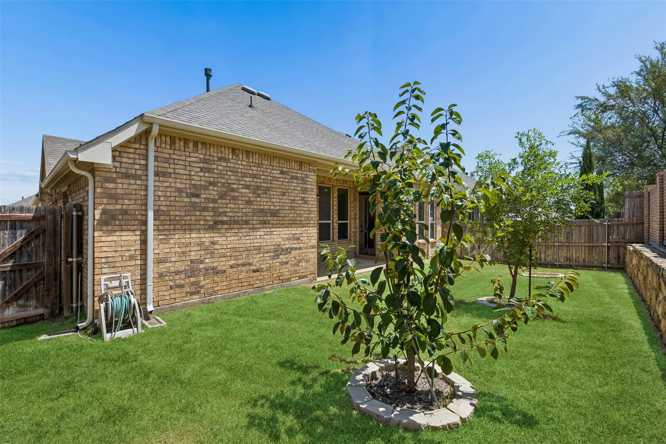 Single Family Residence For Sale in Denton County , 338 Wyndale Drive, Lewisville, Texas 75056, 4 Bedroom, 3 Bathroom, 2 Garage spaces, 2,170 Sqft, built in 2015, mls#21348346, Real Estate Agent in Lewisville, Homes For Sale in Denton county, Homes For Sale in Lewisville, Realtor in Lewisville Texas, Real Estate Brokerage Independent Realty Texas, Luminita Cordes Realtor