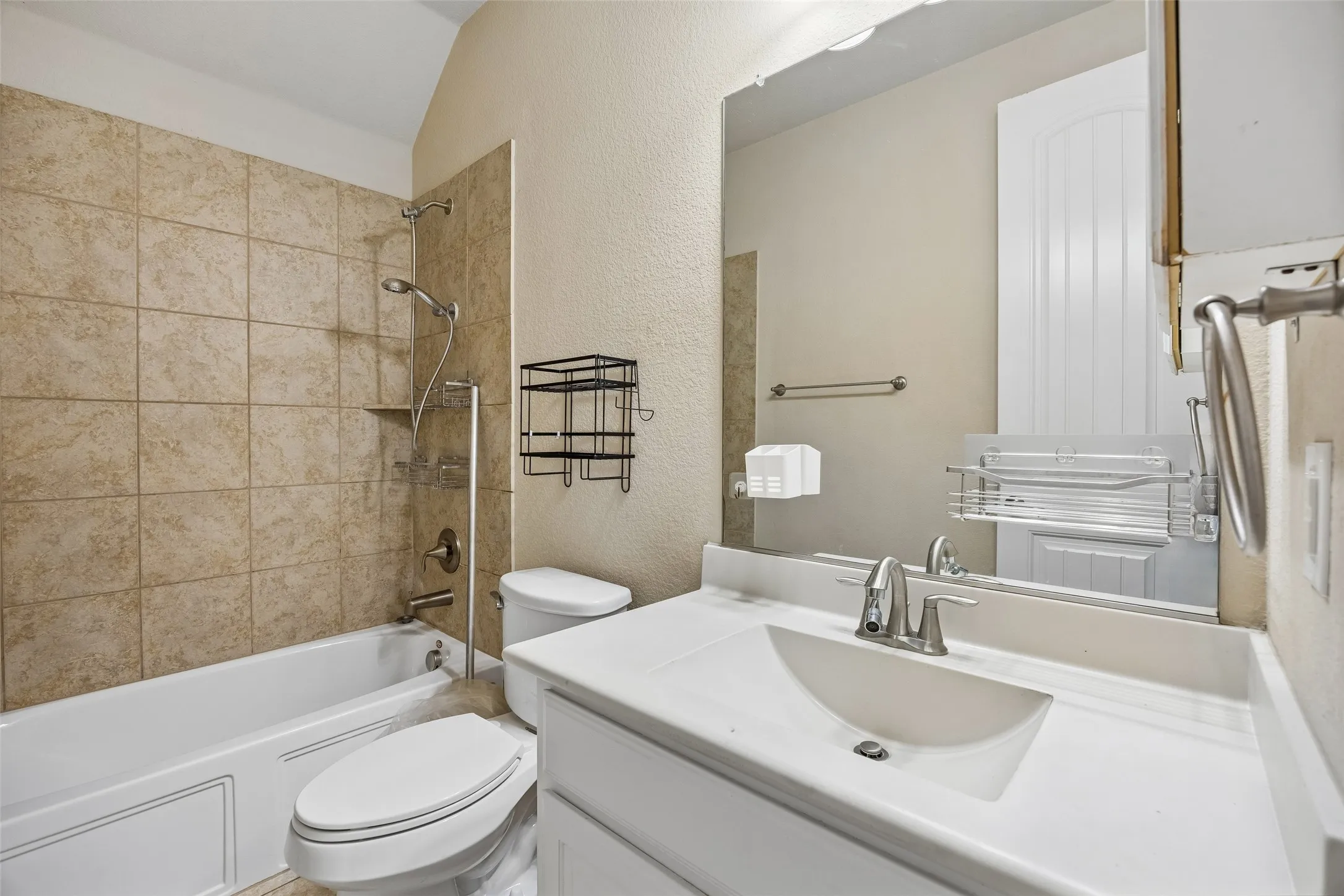Single Family Residence For Sale in Denton County , 338 Wyndale Drive, Lewisville, Texas 75056, 4 Bedroom, 3 Bathroom, 2 Garage spaces, 2,170 Sqft, built in 2015, mls#21348346, Real Estate Agent in Lewisville, Homes For Sale in Denton county, Homes For Sale in Lewisville, Realtor in Lewisville Texas, Real Estate Brokerage Independent Realty Texas, Luminita Cordes Realtor