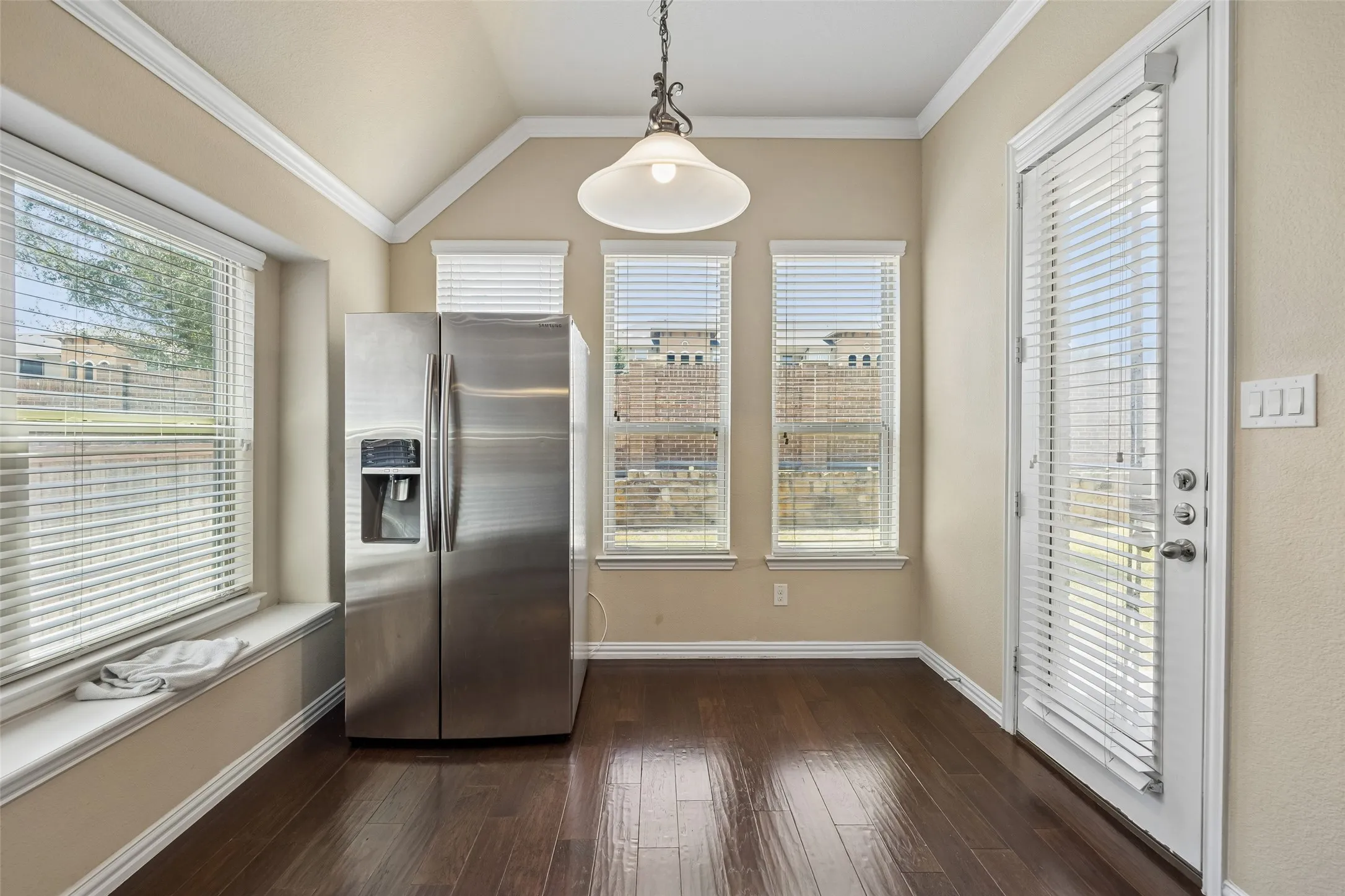 Single Family Residence For Sale in Denton County , 338 Wyndale Drive, Lewisville, Texas 75056, 4 Bedroom, 3 Bathroom, 2 Garage spaces, 2,170 Sqft, built in 2015, mls#21348346, Real Estate Agent in Lewisville, Homes For Sale in Denton county, Homes For Sale in Lewisville, Realtor in Lewisville Texas, Real Estate Brokerage Independent Realty Texas, Luminita Cordes Realtor