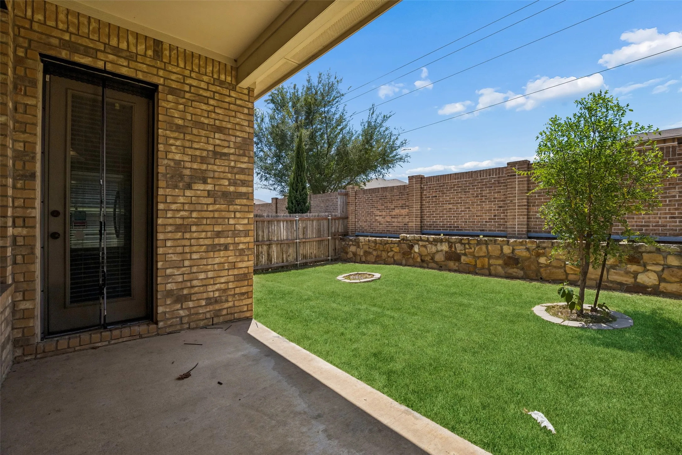 Single Family Residence For Sale in Denton County , 338 Wyndale Drive, Lewisville, Texas 75056, 4 Bedroom, 3 Bathroom, 2 Garage spaces, 2,170 Sqft, built in 2015, mls#21348346, Real Estate Agent in Lewisville, Homes For Sale in Denton county, Homes For Sale in Lewisville, Realtor in Lewisville Texas, Real Estate Brokerage Independent Realty Texas, Luminita Cordes Realtor