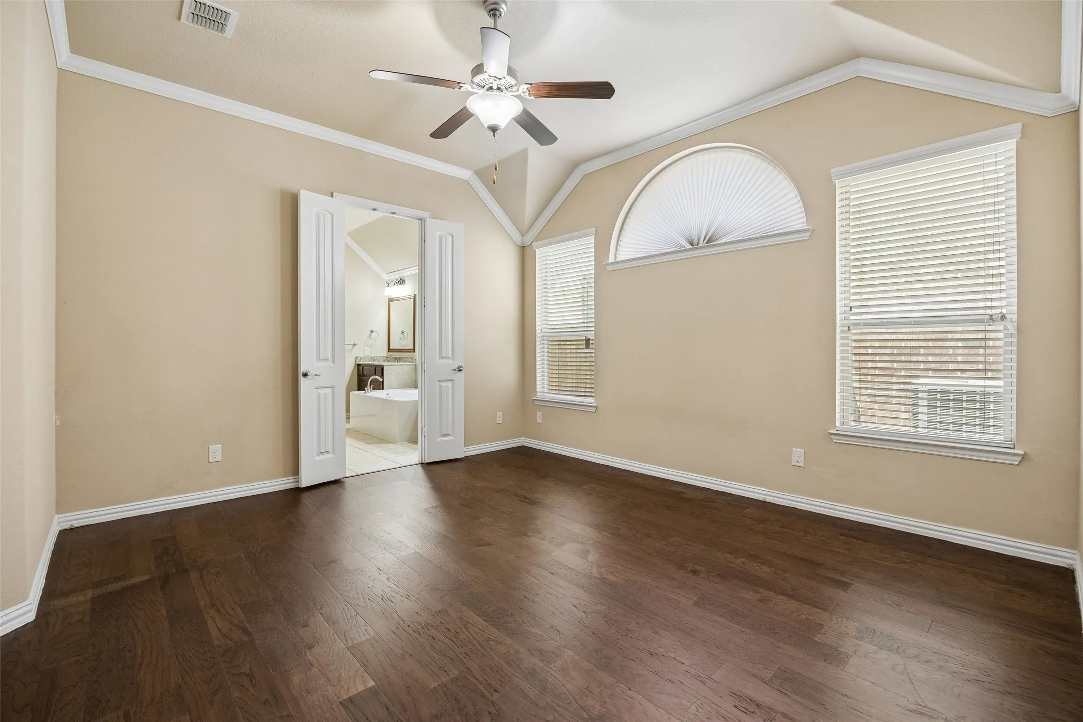 Single Family Residence For Sale in Denton County , 338 Wyndale Drive, Lewisville, Texas 75056, 4 Bedroom, 3 Bathroom, 2 Garage spaces, 2,170 Sqft, built in 2015, mls#21348346, Real Estate Agent in Lewisville, Homes For Sale in Denton county, Homes For Sale in Lewisville, Realtor in Lewisville Texas, Real Estate Brokerage Independent Realty Texas, Luminita Cordes Realtor