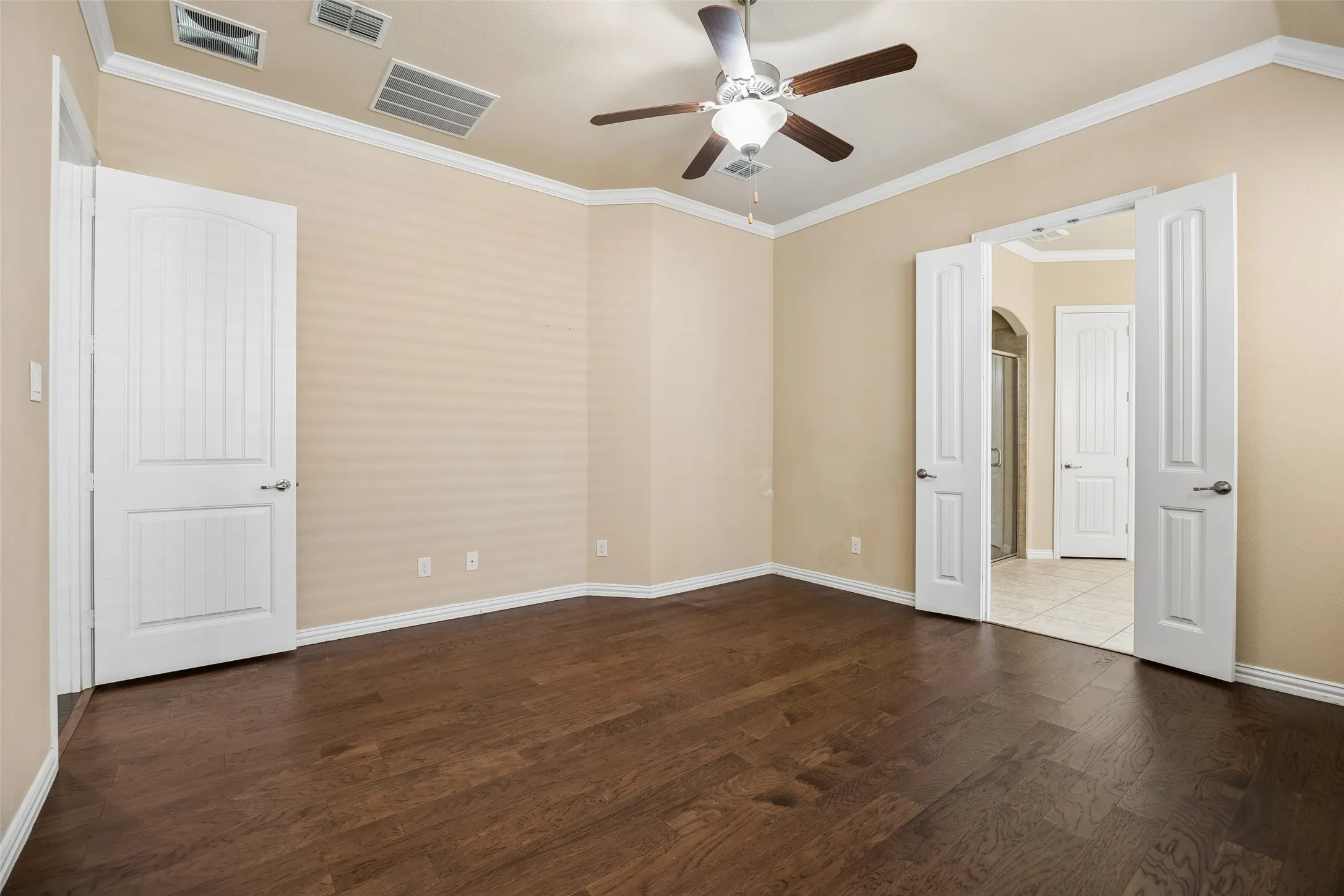 Single Family Residence For Sale in Denton County , 338 Wyndale Drive, Lewisville, Texas 75056, 4 Bedroom, 3 Bathroom, 2 Garage spaces, 2,170 Sqft, built in 2015, mls#21348346, Real Estate Agent in Lewisville, Homes For Sale in Denton county, Homes For Sale in Lewisville, Realtor in Lewisville Texas, Real Estate Brokerage Independent Realty Texas, Luminita Cordes Realtor