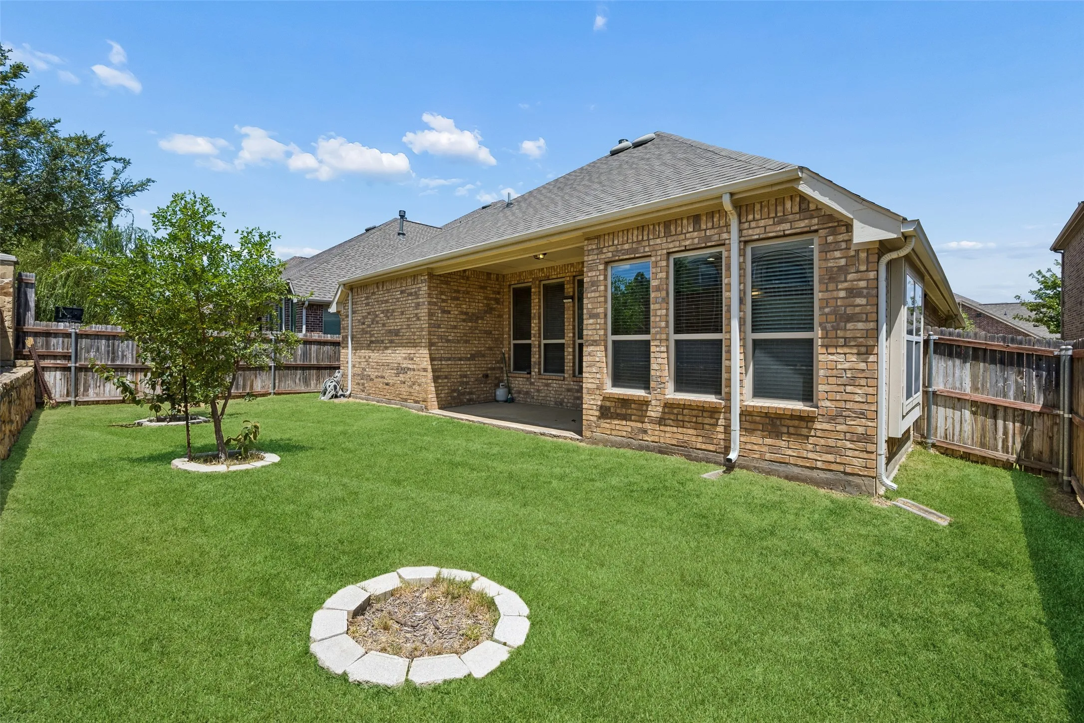 Single Family Residence For Sale in Denton County , 338 Wyndale Drive, Lewisville, Texas 75056, 4 Bedroom, 3 Bathroom, 2 Garage spaces, 2,170 Sqft, built in 2015, mls#21348346, Real Estate Agent in Lewisville, Homes For Sale in Denton county, Homes For Sale in Lewisville, Realtor in Lewisville Texas, Real Estate Brokerage Independent Realty Texas, Luminita Cordes Realtor