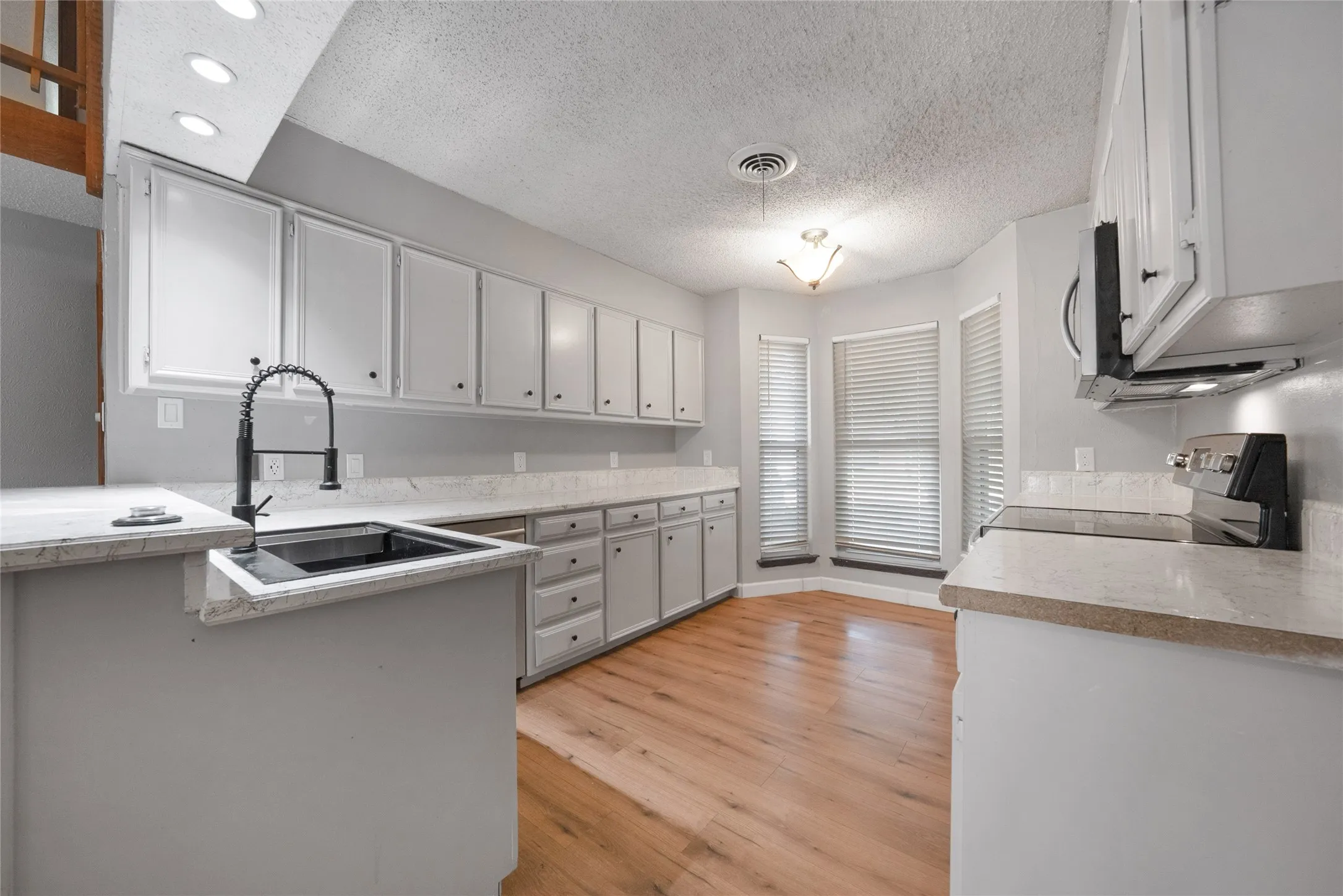 Single Family Residence For Sale in Collin County , 222 Gwendola Drive, Mc Kinney, Texas 75071, 4 Bedroom, 3 Bathroom, 2 Garage spaces, 2,126 Sqft, built in 1978, mls#21347194, Real Estate Agent in Mc Kinney, Homes For Sale in Collin county, Homes For Sale in Mc Kinney, Realtor in Mc Kinney Texas, Real Estate Brokerage Independent Realty Texas, Luminita Cordes Realtor