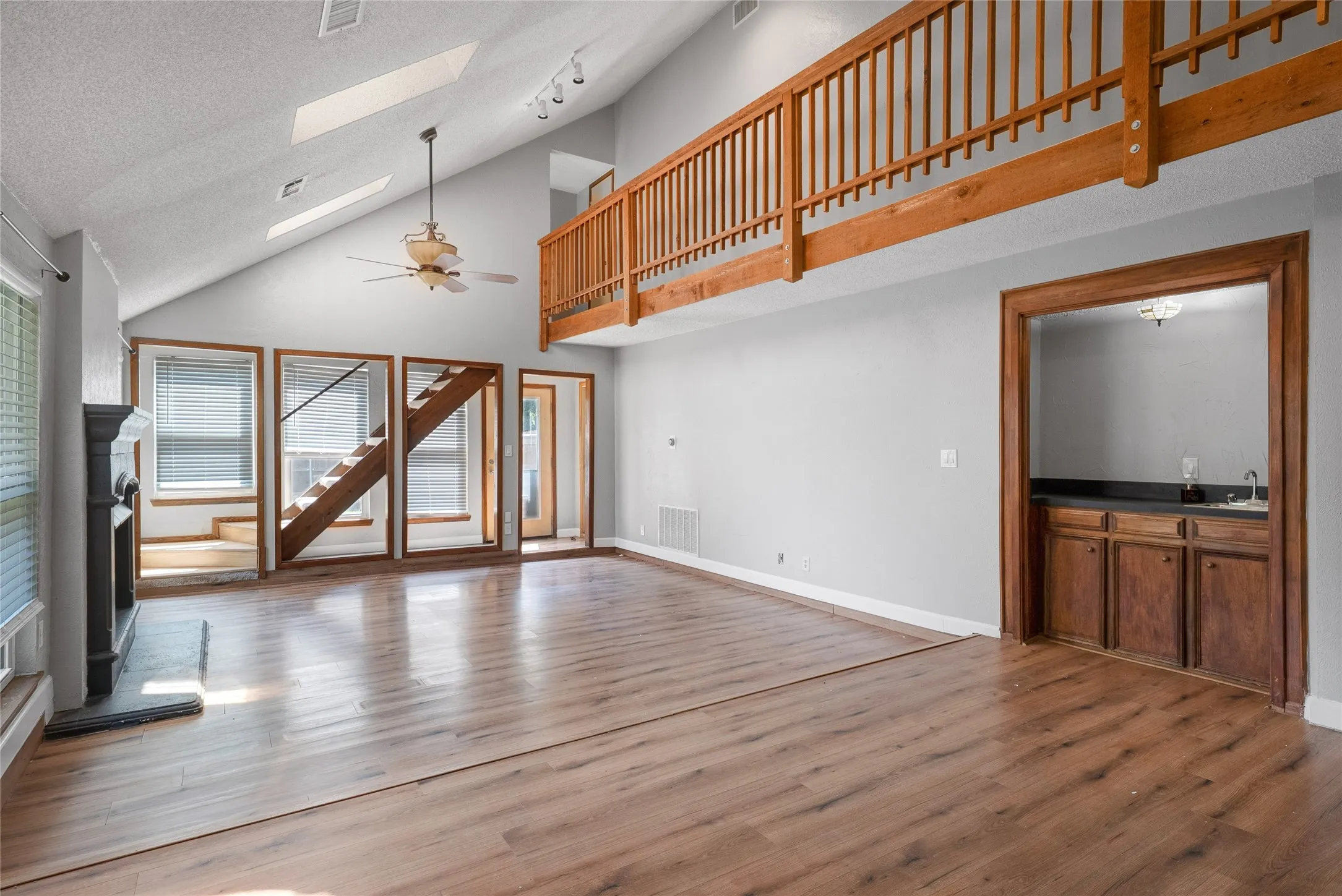 Single Family Residence For Sale in Collin County , 222 Gwendola Drive, Mc Kinney, Texas 75071, 4 Bedroom, 3 Bathroom, 2 Garage spaces, 2,126 Sqft, built in 1978, mls#21347194, Real Estate Agent in Mc Kinney, Homes For Sale in Collin county, Homes For Sale in Mc Kinney, Realtor in Mc Kinney Texas, Real Estate Brokerage Independent Realty Texas, Luminita Cordes Realtor