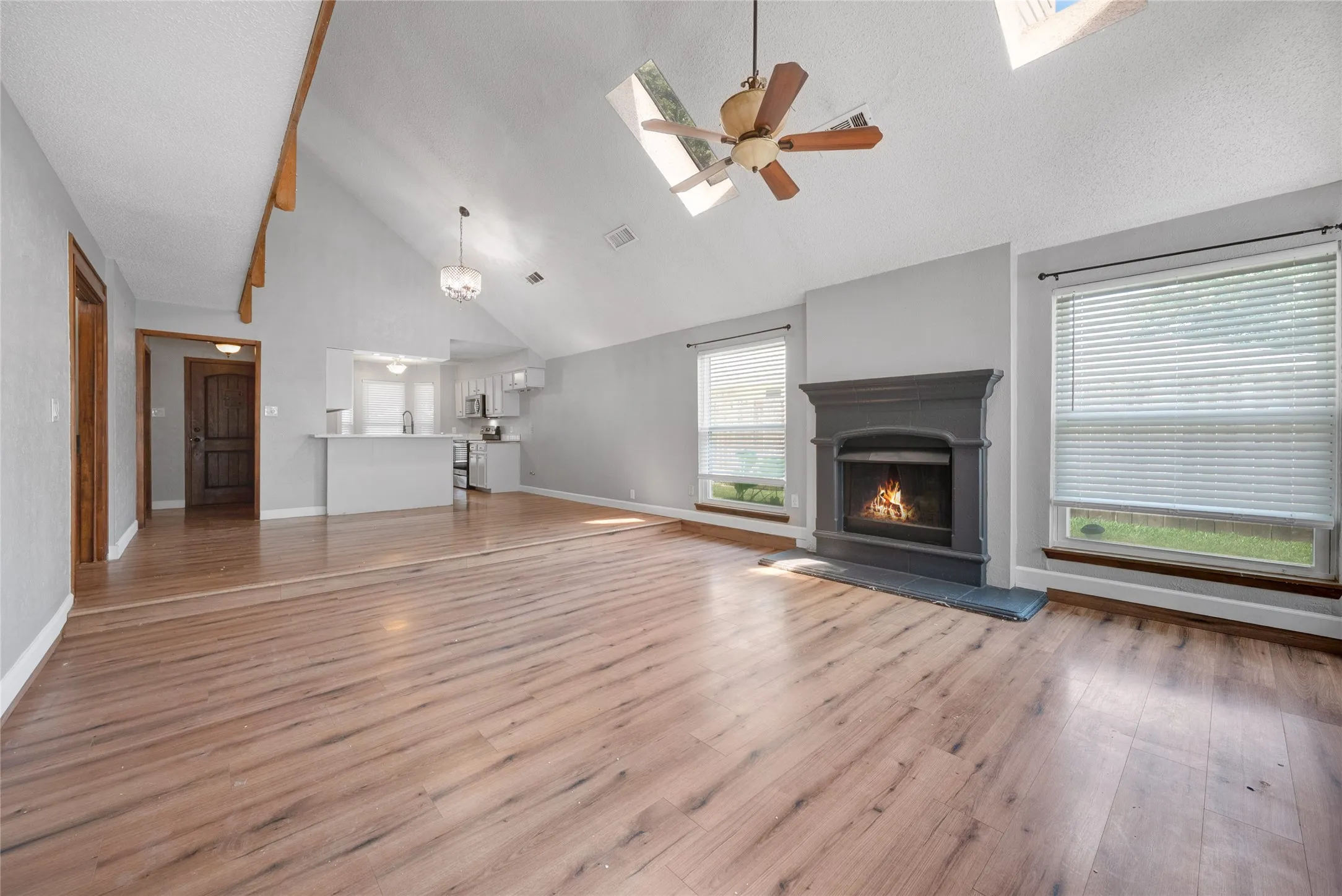 Single Family Residence For Sale in Collin County , 222 Gwendola Drive, Mc Kinney, Texas 75071, 4 Bedroom, 3 Bathroom, 2 Garage spaces, 2,126 Sqft, built in 1978, mls#21347194, Real Estate Agent in Mc Kinney, Homes For Sale in Collin county, Homes For Sale in Mc Kinney, Realtor in Mc Kinney Texas, Real Estate Brokerage Independent Realty Texas, Luminita Cordes Realtor