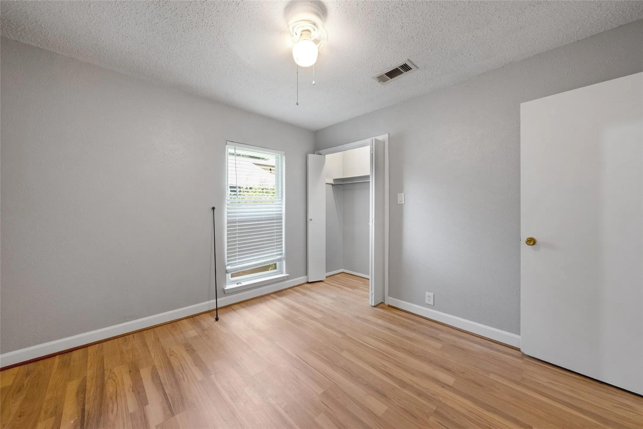 Single Family Residence For Sale in Collin County , 222 Gwendola Drive, Mc Kinney, Texas 75071, 4 Bedroom, 3 Bathroom, 2 Garage spaces, 2,126 Sqft, built in 1978, mls#21347194, Real Estate Agent in Mc Kinney, Homes For Sale in Collin county, Homes For Sale in Mc Kinney, Realtor in Mc Kinney Texas, Real Estate Brokerage Independent Realty Texas, Luminita Cordes Realtor