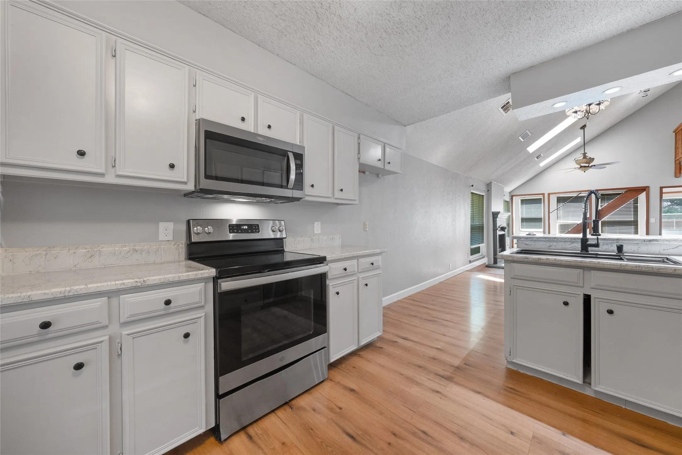 Single Family Residence For Sale in Collin County , 222 Gwendola Drive, Mc Kinney, Texas 75071, 4 Bedroom, 3 Bathroom, 2 Garage spaces, 2,126 Sqft, built in 1978, mls#21347194, Real Estate Agent in Mc Kinney, Homes For Sale in Collin county, Homes For Sale in Mc Kinney, Realtor in Mc Kinney Texas, Real Estate Brokerage Independent Realty Texas, Luminita Cordes Realtor