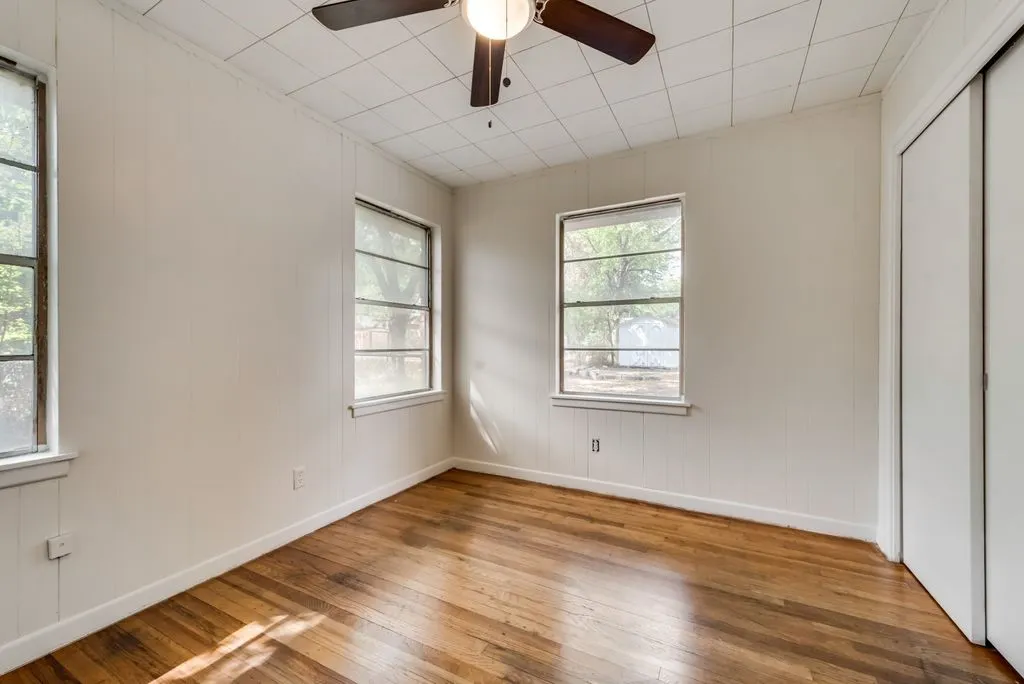 Single Family Residence For Rent in Ellis County , 1001 S Carlton Street, Ennis, Texas 75119, 3 Bedroom, 1 Bathroom, Garage spaces, 858 Sqft, built in 1964, Price $1,600, mls#21357434, Real Estate Agent in Ennis, Homes For Rent in Ellis county, Homes For Rent in Ennis, Realtor in Ennis Texas, Real Estate Brokerage Independent Realty Texas, Luminita Cordes Realtor