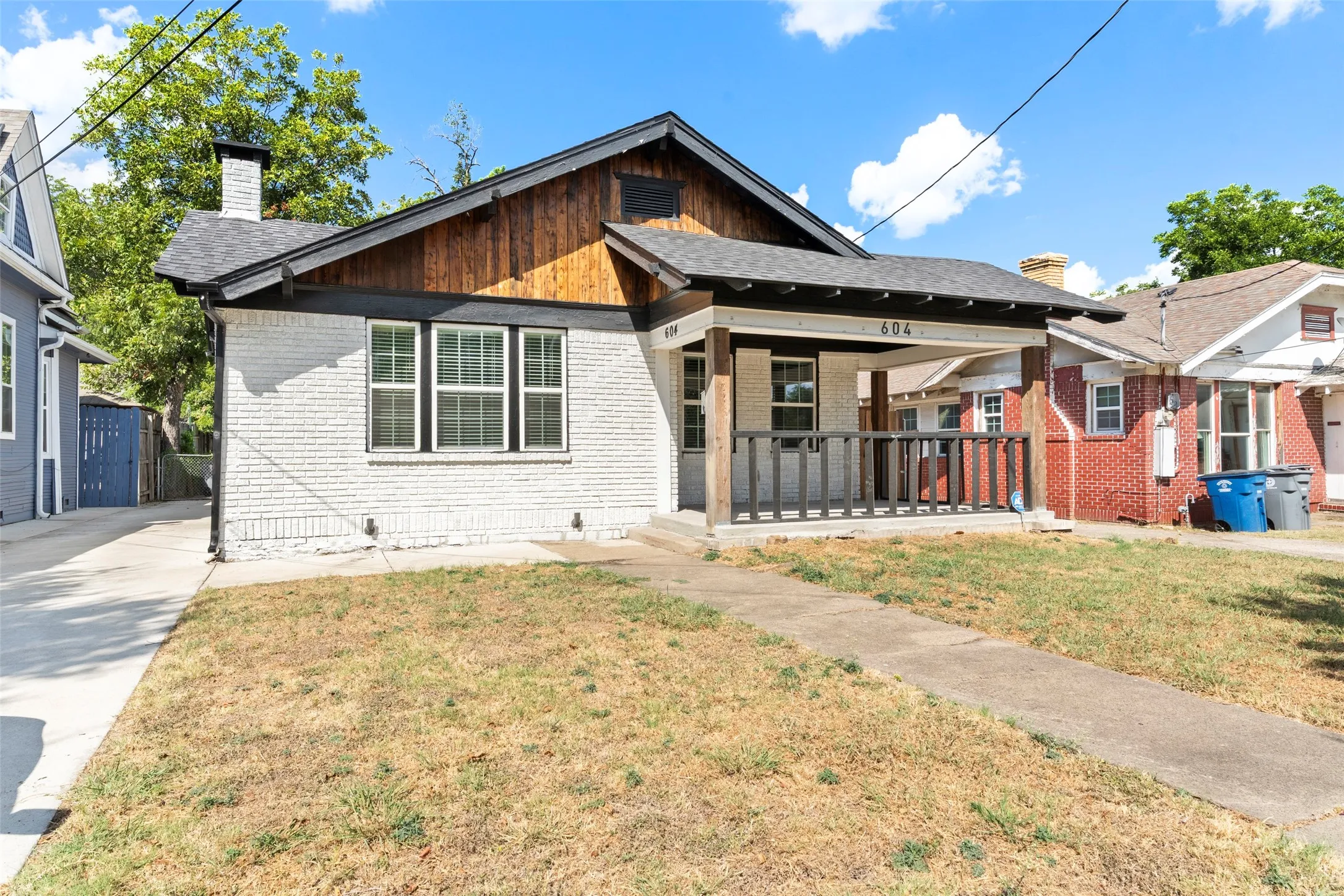 Single Family Residence For Sale in Dallas County , 604 S Fitzhugh Avenue, Dallas, Texas 75223, 4 Bedroom, 3 Bathroom, Garage spaces, 1,867 Sqft, built in 1925, Price $390,000, mls#21354621, Real Estate Agent in Dallas, Homes For Sale in Dallas county, Homes For Sale in Dallas, Realtor in Dallas Texas, Real Estate Brokerage Independent Realty Texas, Luminita Cordes Realtor