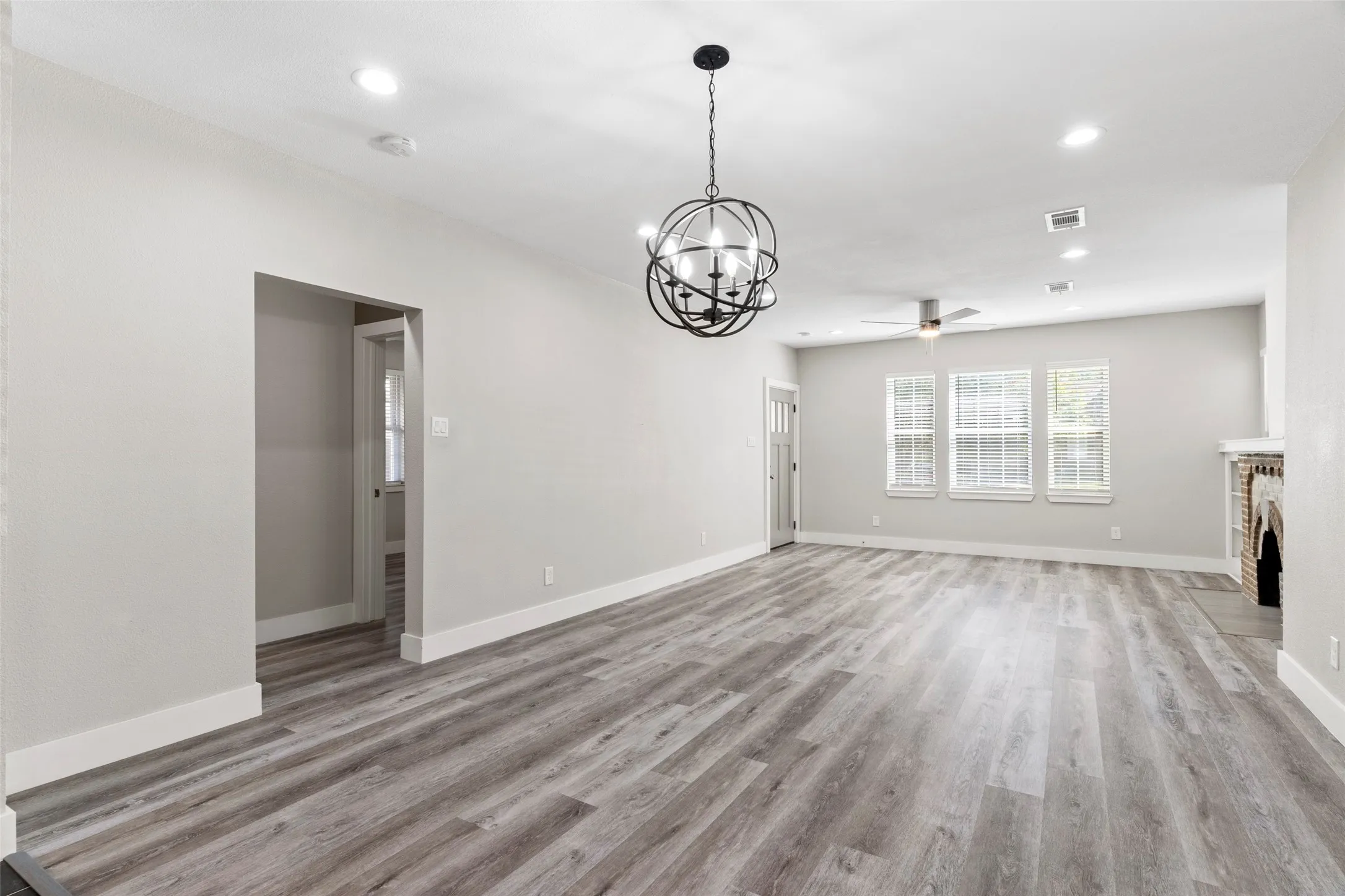 Single Family Residence For Sale in Dallas County , 604 S Fitzhugh Avenue, Dallas, Texas 75223, 4 Bedroom, 3 Bathroom, Garage spaces, 1,867 Sqft, built in 1925, Price $390,000, mls#21354621, Real Estate Agent in Dallas, Homes For Sale in Dallas county, Homes For Sale in Dallas, Realtor in Dallas Texas, Real Estate Brokerage Independent Realty Texas, Luminita Cordes Realtor