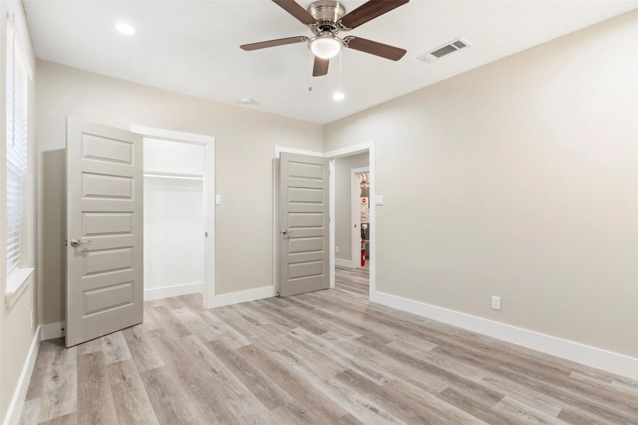 Single Family Residence For Sale in Dallas County , 604 S Fitzhugh Avenue, Dallas, Texas 75223, 4 Bedroom, 3 Bathroom, Garage spaces, 1,867 Sqft, built in 1925, Price $390,000, mls#21354621, Real Estate Agent in Dallas, Homes For Sale in Dallas county, Homes For Sale in Dallas, Realtor in Dallas Texas, Real Estate Brokerage Independent Realty Texas, Luminita Cordes Realtor
