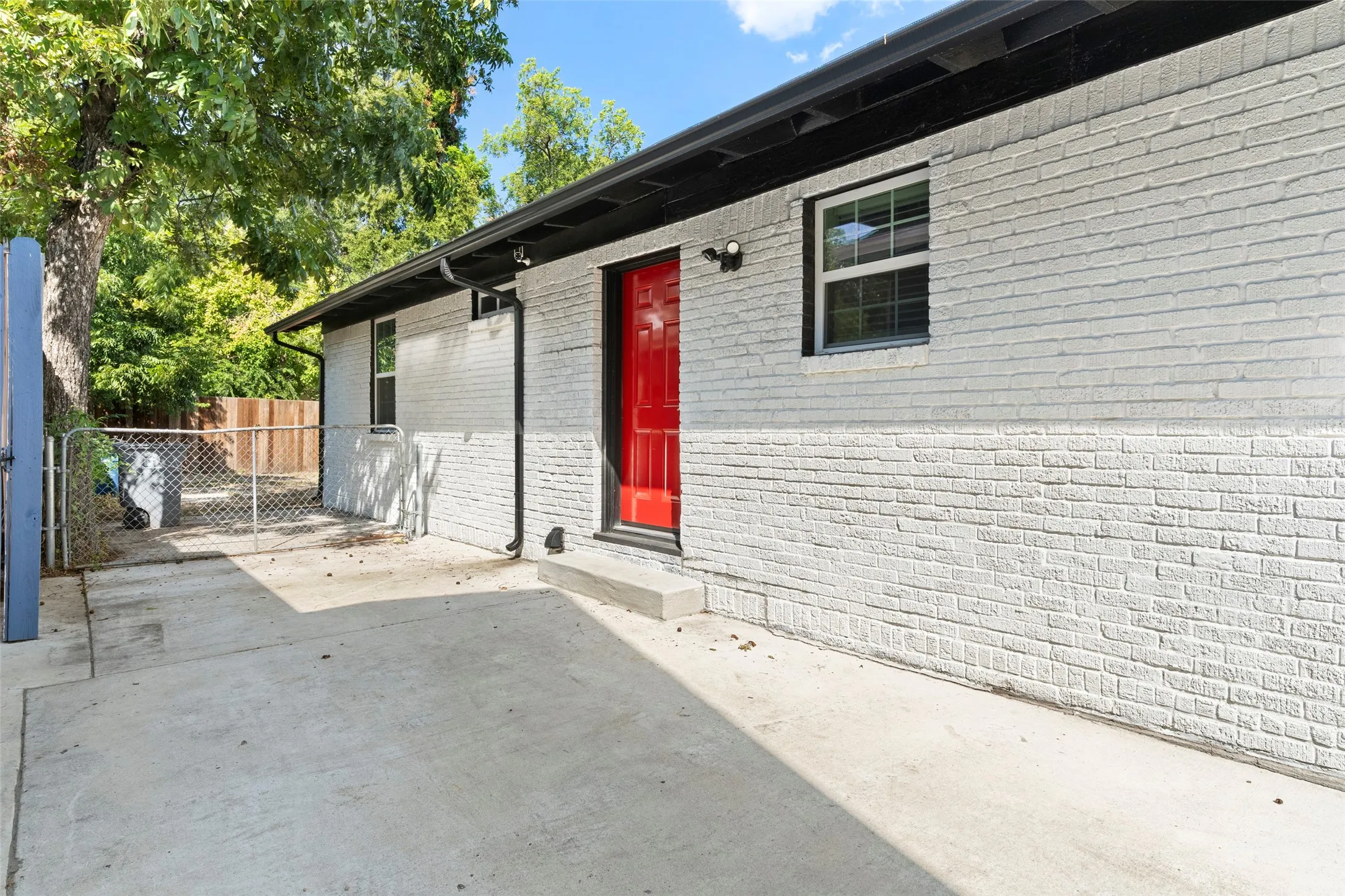 Single Family Residence For Sale in Dallas County , 604 S Fitzhugh Avenue, Dallas, Texas 75223, 4 Bedroom, 3 Bathroom, Garage spaces, 1,867 Sqft, built in 1925, Price $390,000, mls#21354621, Real Estate Agent in Dallas, Homes For Sale in Dallas county, Homes For Sale in Dallas, Realtor in Dallas Texas, Real Estate Brokerage Independent Realty Texas, Luminita Cordes Realtor