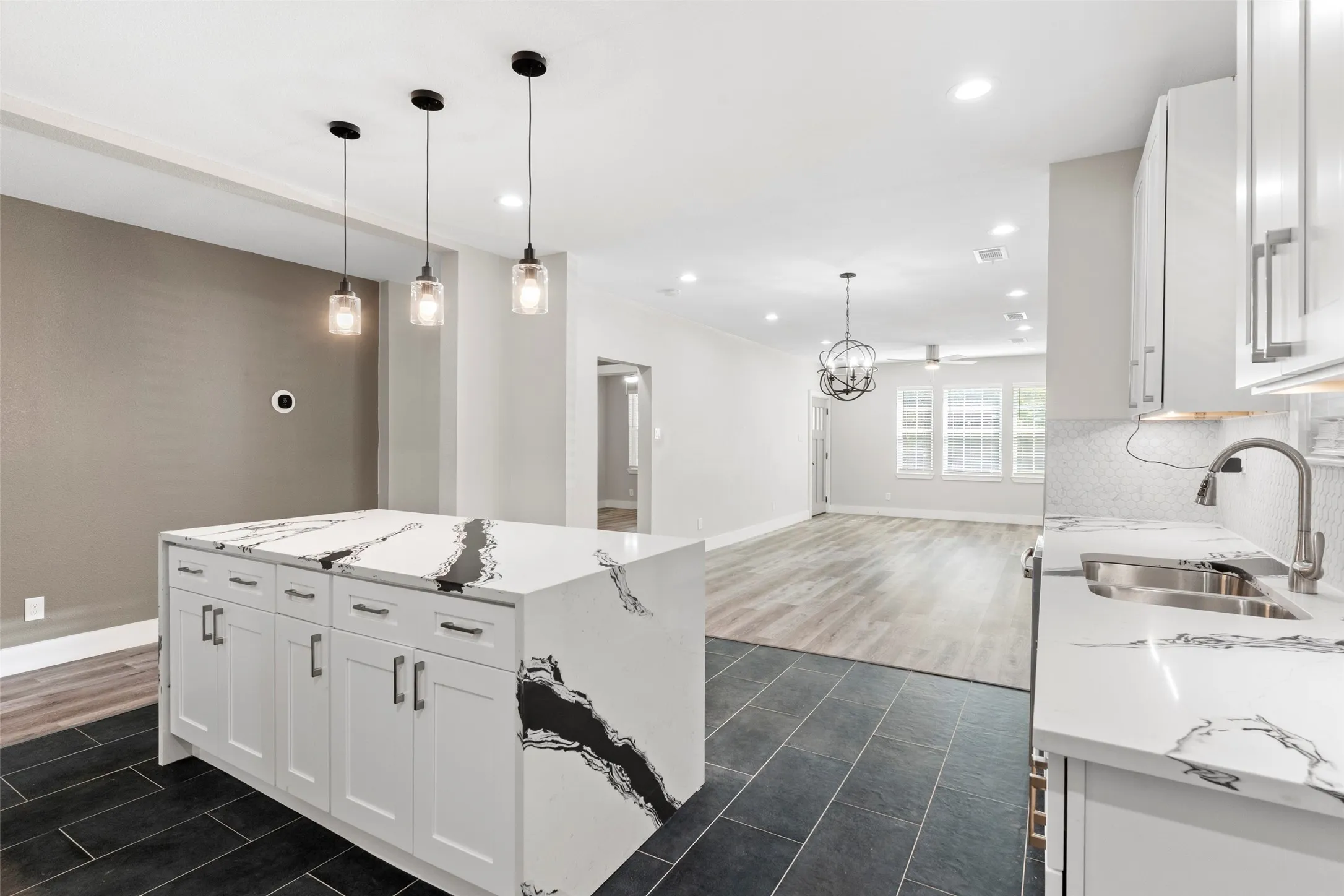 Single Family Residence For Sale in Dallas County , 604 S Fitzhugh Avenue, Dallas, Texas 75223, 4 Bedroom, 3 Bathroom, Garage spaces, 1,867 Sqft, built in 1925, Price $390,000, mls#21354621, Real Estate Agent in Dallas, Homes For Sale in Dallas county, Homes For Sale in Dallas, Realtor in Dallas Texas, Real Estate Brokerage Independent Realty Texas, Luminita Cordes Realtor