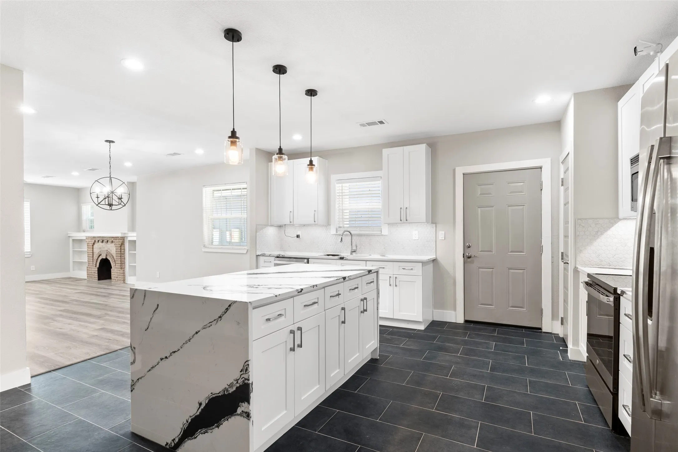Single Family Residence For Sale in Dallas County , 604 S Fitzhugh Avenue, Dallas, Texas 75223, 4 Bedroom, 3 Bathroom, Garage spaces, 1,867 Sqft, built in 1925, Price $390,000, mls#21354621, Real Estate Agent in Dallas, Homes For Sale in Dallas county, Homes For Sale in Dallas, Realtor in Dallas Texas, Real Estate Brokerage Independent Realty Texas, Luminita Cordes Realtor