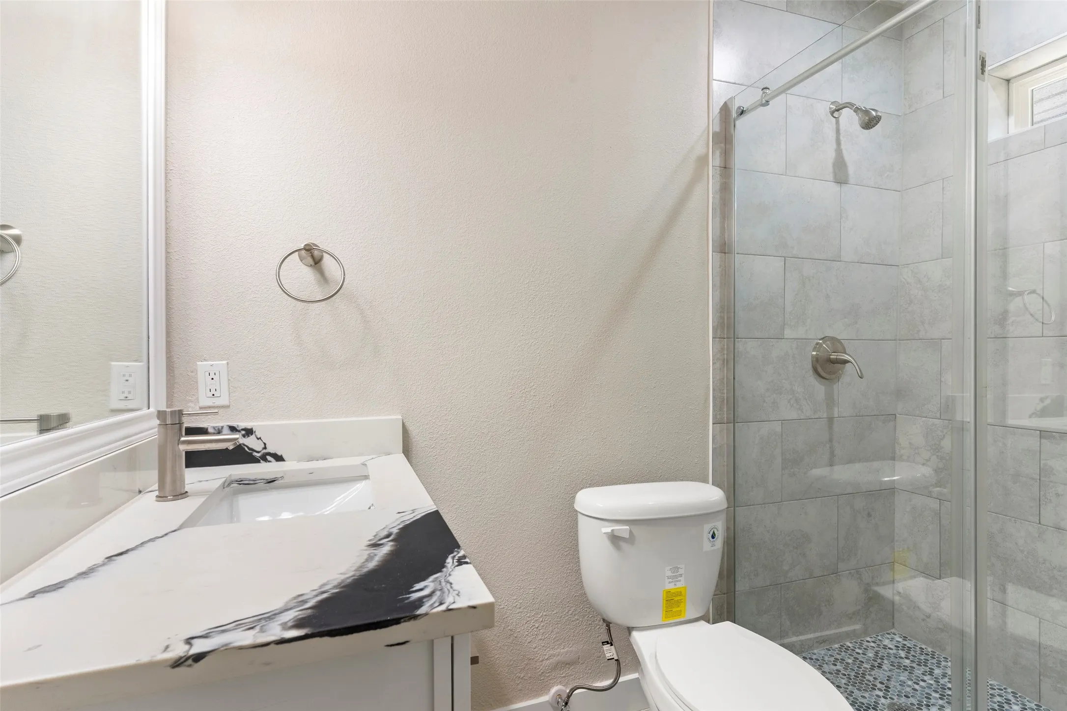 Single Family Residence For Sale in Dallas County , 604 S Fitzhugh Avenue, Dallas, Texas 75223, 4 Bedroom, 3 Bathroom, Garage spaces, 1,867 Sqft, built in 1925, Price $390,000, mls#21354621, Real Estate Agent in Dallas, Homes For Sale in Dallas county, Homes For Sale in Dallas, Realtor in Dallas Texas, Real Estate Brokerage Independent Realty Texas, Luminita Cordes Realtor