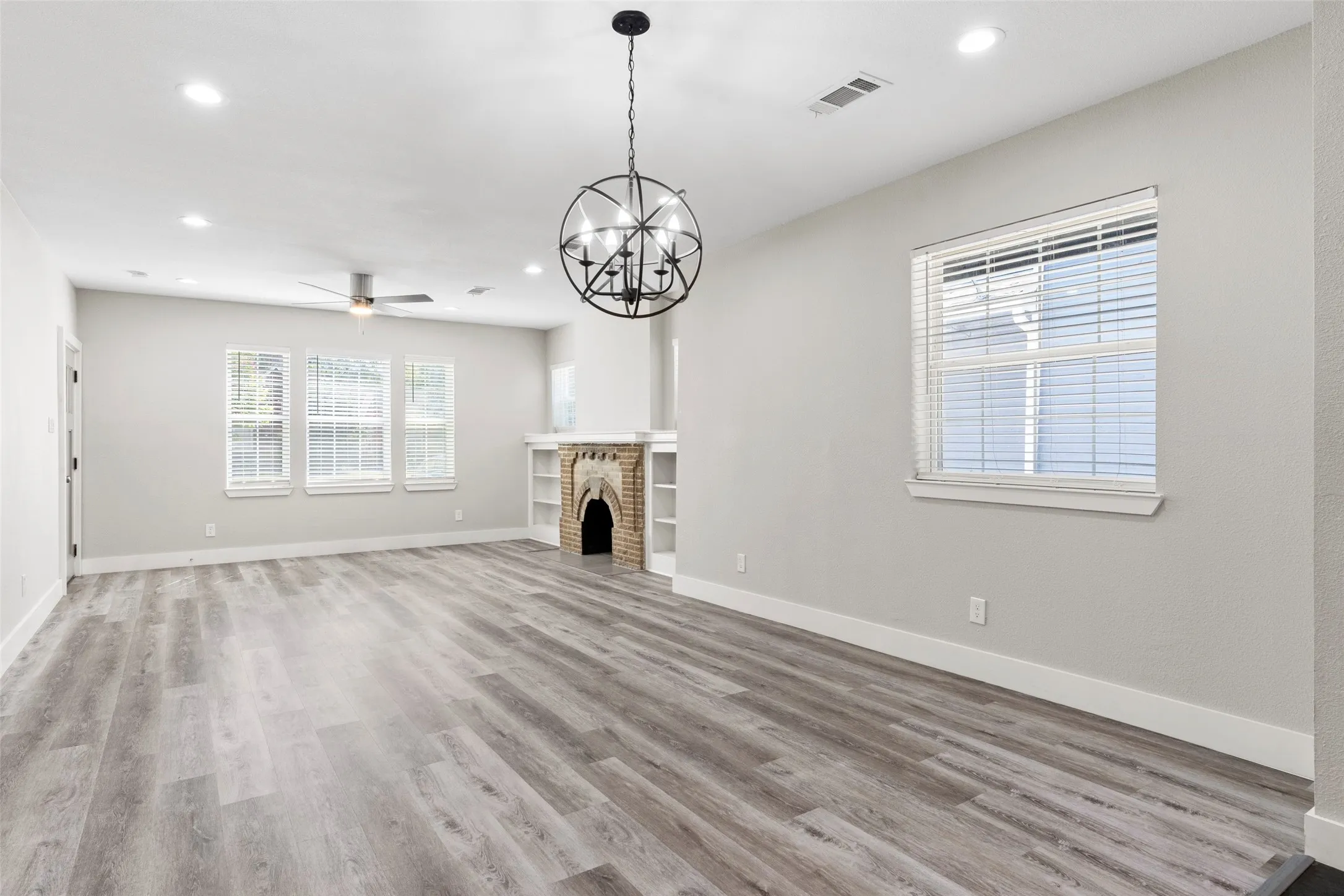 Single Family Residence For Sale in Dallas County , 604 S Fitzhugh Avenue, Dallas, Texas 75223, 4 Bedroom, 3 Bathroom, Garage spaces, 1,867 Sqft, built in 1925, Price $390,000, mls#21354621, Real Estate Agent in Dallas, Homes For Sale in Dallas county, Homes For Sale in Dallas, Realtor in Dallas Texas, Real Estate Brokerage Independent Realty Texas, Luminita Cordes Realtor