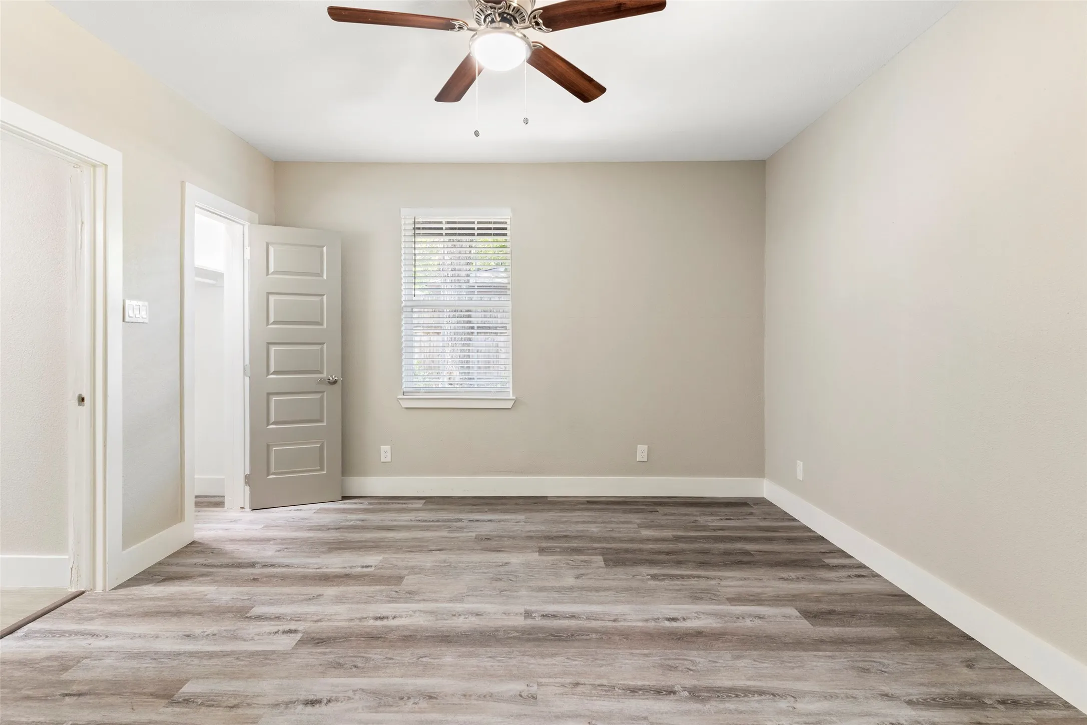 Single Family Residence For Sale in Dallas County , 604 S Fitzhugh Avenue, Dallas, Texas 75223, 4 Bedroom, 3 Bathroom, Garage spaces, 1,867 Sqft, built in 1925, Price $390,000, mls#21354621, Real Estate Agent in Dallas, Homes For Sale in Dallas county, Homes For Sale in Dallas, Realtor in Dallas Texas, Real Estate Brokerage Independent Realty Texas, Luminita Cordes Realtor