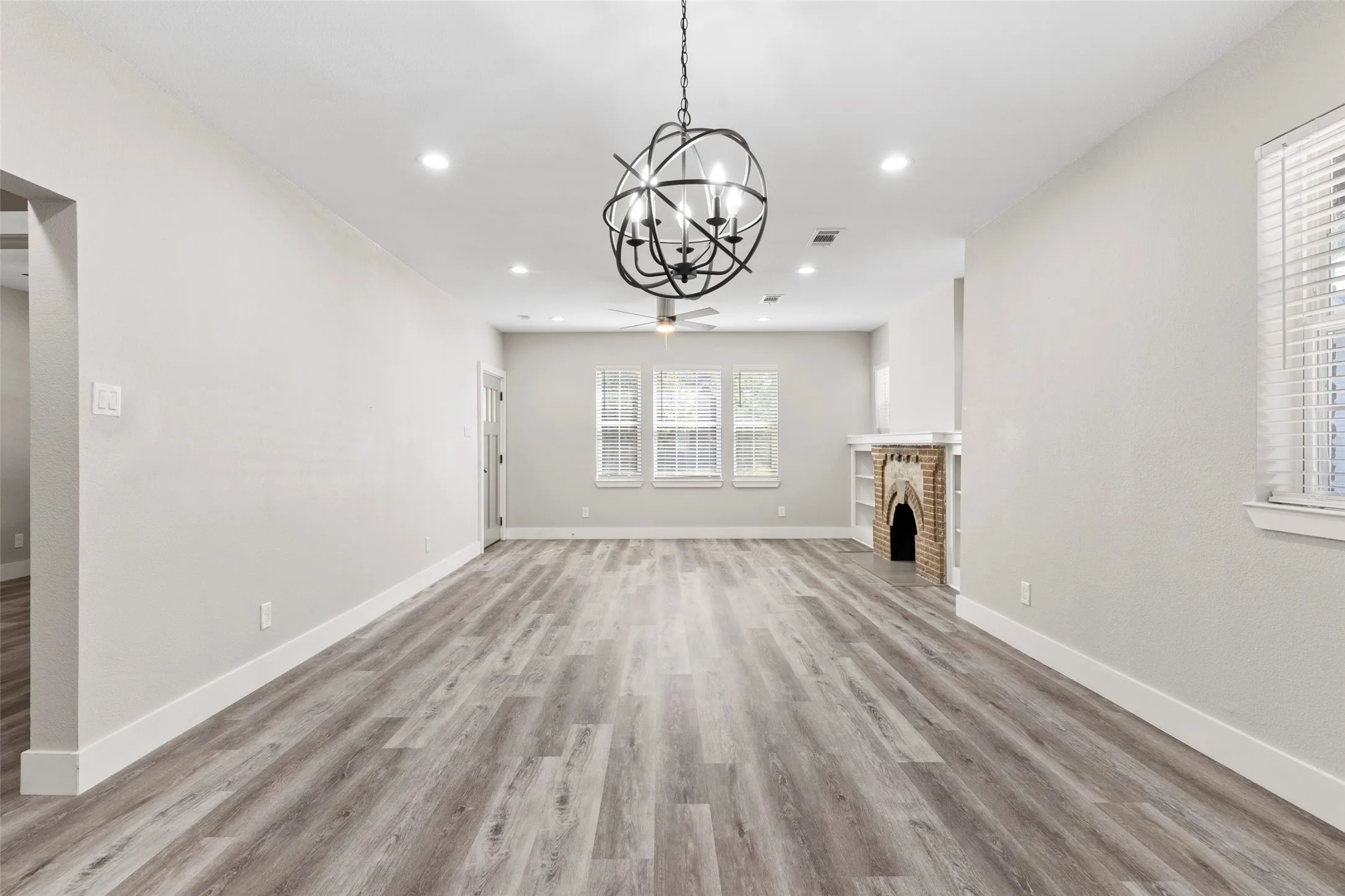 Single Family Residence For Sale in Dallas County , 604 S Fitzhugh Avenue, Dallas, Texas 75223, 4 Bedroom, 3 Bathroom, Garage spaces, 1,867 Sqft, built in 1925, Price $390,000, mls#21354621, Real Estate Agent in Dallas, Homes For Sale in Dallas county, Homes For Sale in Dallas, Realtor in Dallas Texas, Real Estate Brokerage Independent Realty Texas, Luminita Cordes Realtor