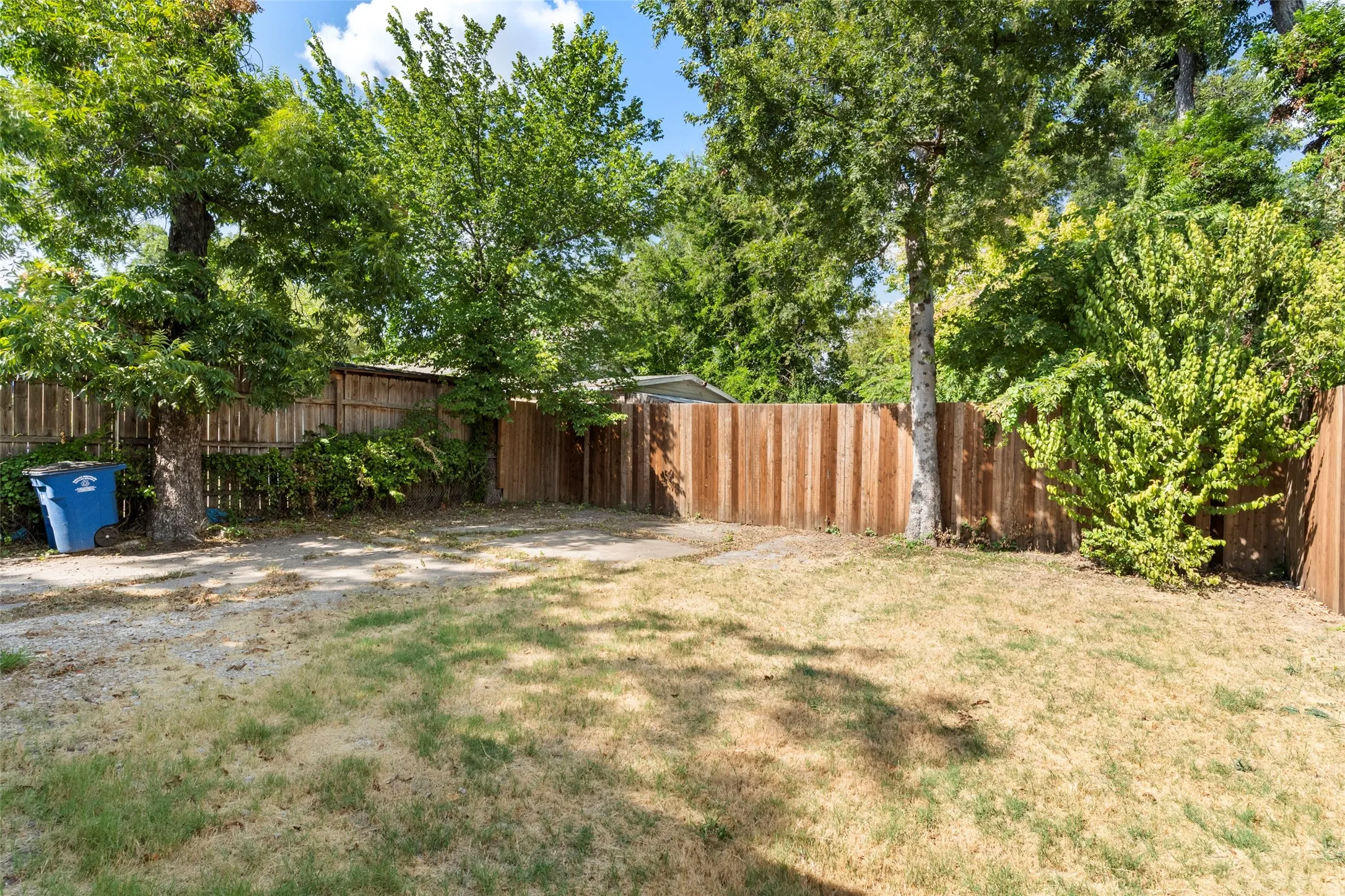 Single Family Residence For Sale in Dallas County , 604 S Fitzhugh Avenue, Dallas, Texas 75223, 4 Bedroom, 3 Bathroom, Garage spaces, 1,867 Sqft, built in 1925, Price $390,000, mls#21354621, Real Estate Agent in Dallas, Homes For Sale in Dallas county, Homes For Sale in Dallas, Realtor in Dallas Texas, Real Estate Brokerage Independent Realty Texas, Luminita Cordes Realtor