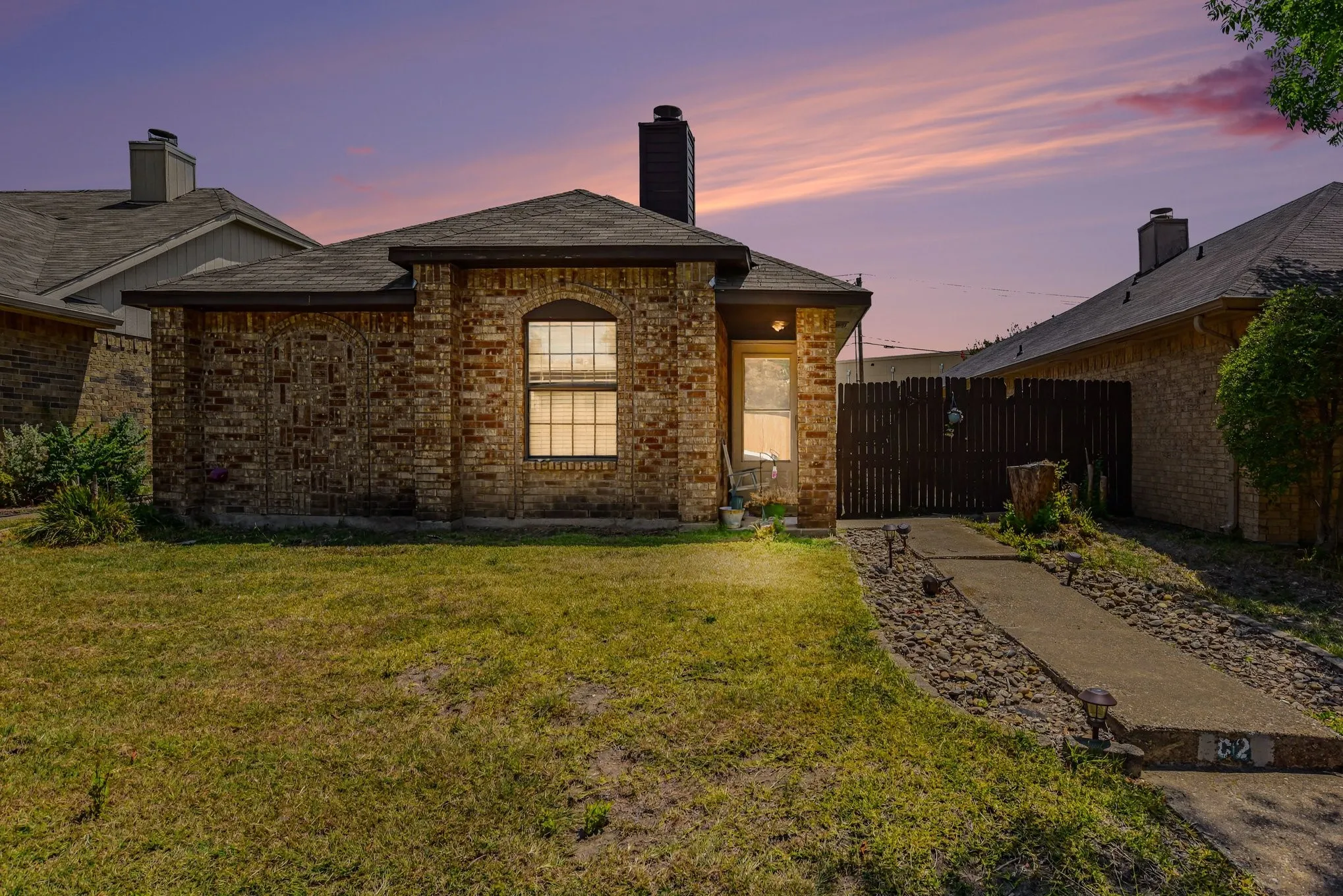 Single Family Residence For Sale in Dallas County , 1024 Old Barn Lane, Mesquite, Texas 75149, 2 Bedroom, 2 Bathroom, Garage spaces, 1,400 Sqft, built in 1985, mls#21352642, Real Estate Agent in Mesquite, Homes For Sale in Dallas county, Homes For Sale in Mesquite, Realtor in Mesquite Texas, Real Estate Brokerage Independent Realty Texas, Luminita Cordes Realtor