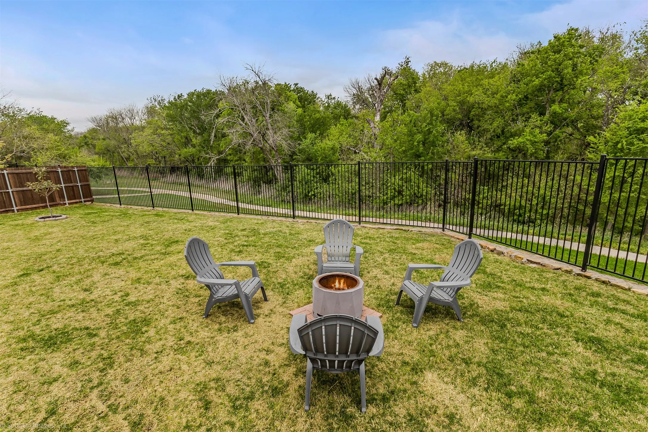 Single Family Residence For Sale in Collin County , 485 W Autumn Hill Bluff, Lavon, Texas 75166, 4 Bedroom, 3 Bathroom, 2 Garage spaces, 3,279 Sqft, built in 2022, Price $498,865, mls#21356096, Real Estate Agent in Lavon, Homes For Sale in Collin county, Homes For Sale in Lavon, Realtor in Lavon Texas, Real Estate Brokerage Independent Realty Texas, Luminita Cordes Realtor
