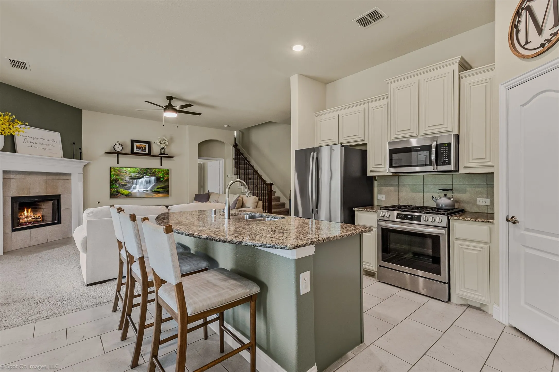 Single Family Residence For Sale in Collin County , 485 W Autumn Hill Bluff, Lavon, Texas 75166, 4 Bedroom, 3 Bathroom, 2 Garage spaces, 3,279 Sqft, built in 2022, Price $498,865, mls#21356096, Real Estate Agent in Lavon, Homes For Sale in Collin county, Homes For Sale in Lavon, Realtor in Lavon Texas, Real Estate Brokerage Independent Realty Texas, Luminita Cordes Realtor