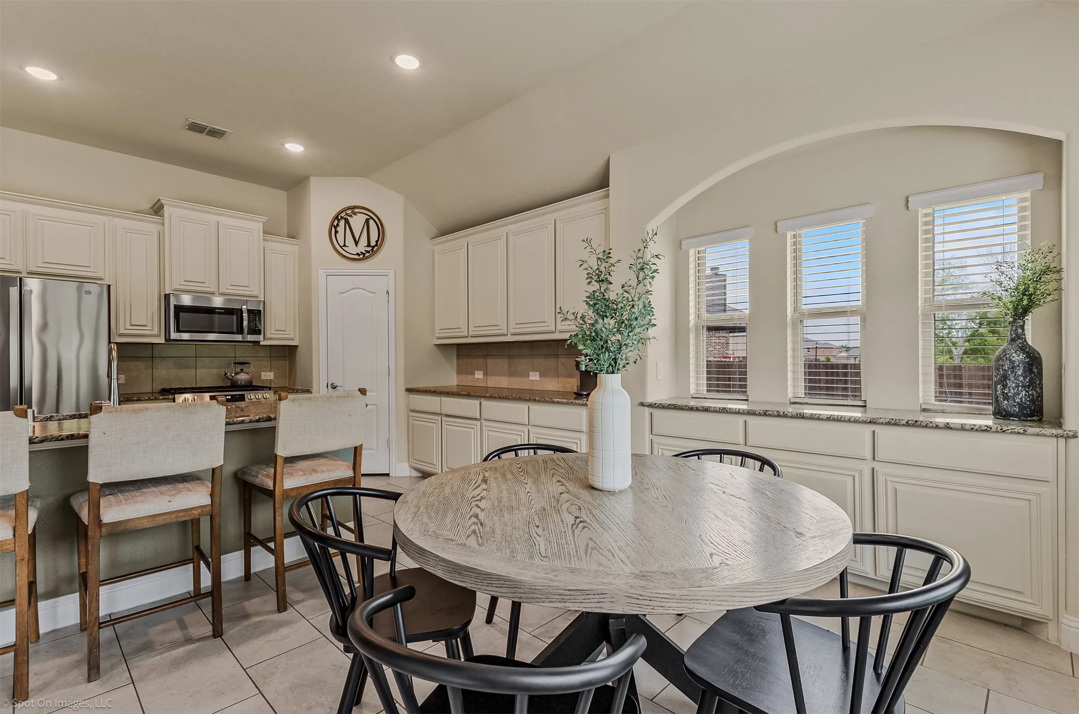 Single Family Residence For Sale in Collin County , 485 W Autumn Hill Bluff, Lavon, Texas 75166, 4 Bedroom, 3 Bathroom, 2 Garage spaces, 3,279 Sqft, built in 2022, Price $498,865, mls#21356096, Real Estate Agent in Lavon, Homes For Sale in Collin county, Homes For Sale in Lavon, Realtor in Lavon Texas, Real Estate Brokerage Independent Realty Texas, Luminita Cordes Realtor