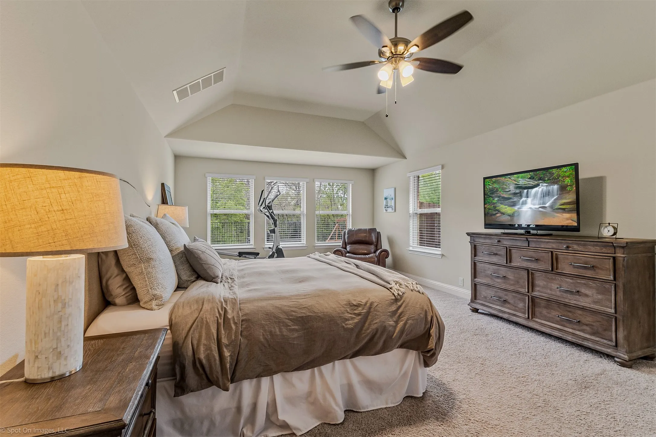 Single Family Residence For Sale in Collin County , 485 W Autumn Hill Bluff, Lavon, Texas 75166, 4 Bedroom, 3 Bathroom, 2 Garage spaces, 3,279 Sqft, built in 2022, Price $498,865, mls#21356096, Real Estate Agent in Lavon, Homes For Sale in Collin county, Homes For Sale in Lavon, Realtor in Lavon Texas, Real Estate Brokerage Independent Realty Texas, Luminita Cordes Realtor